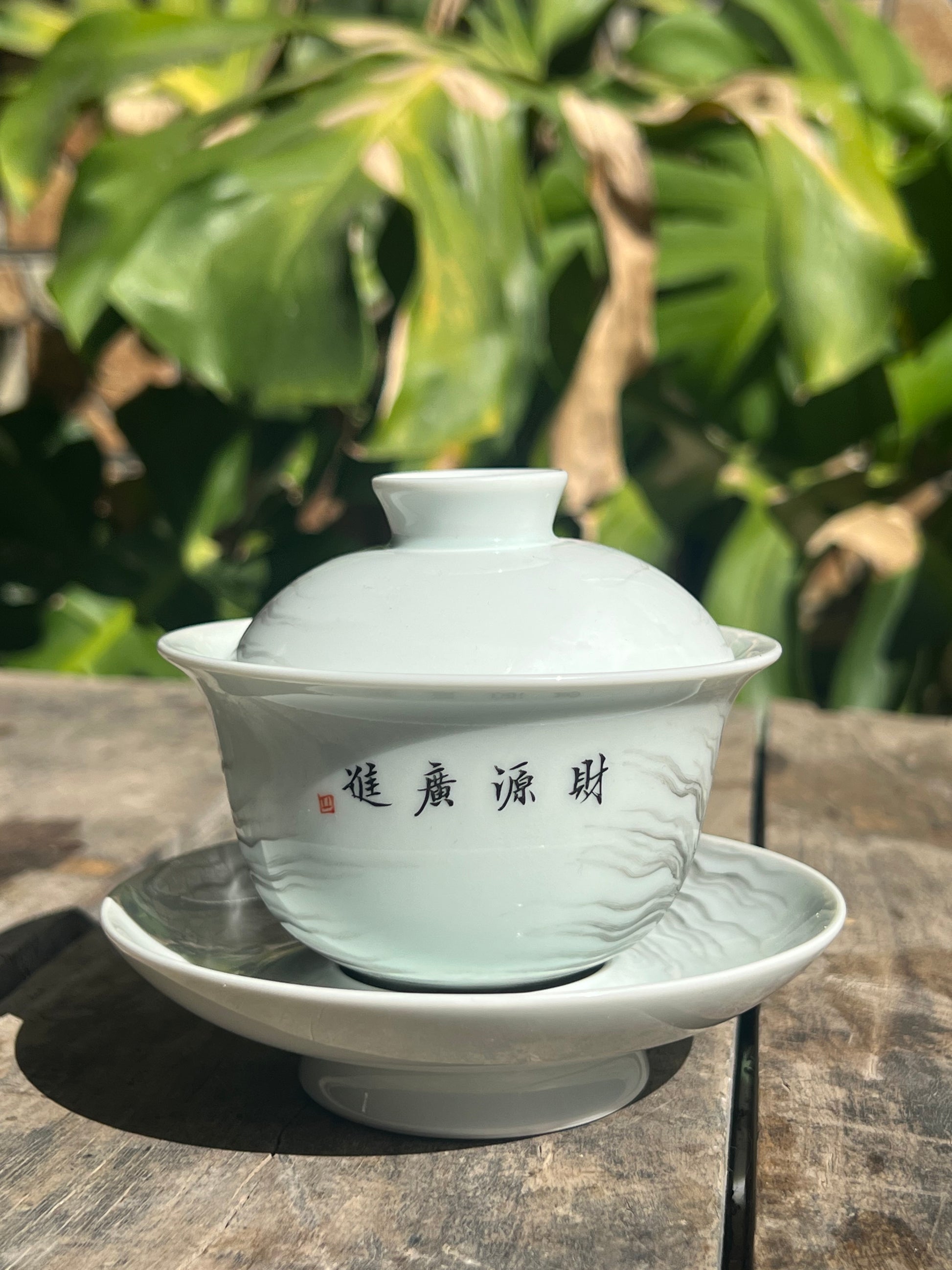 this is a Chinese Jingdezhen ceramic brave troops teapot gaiwan set