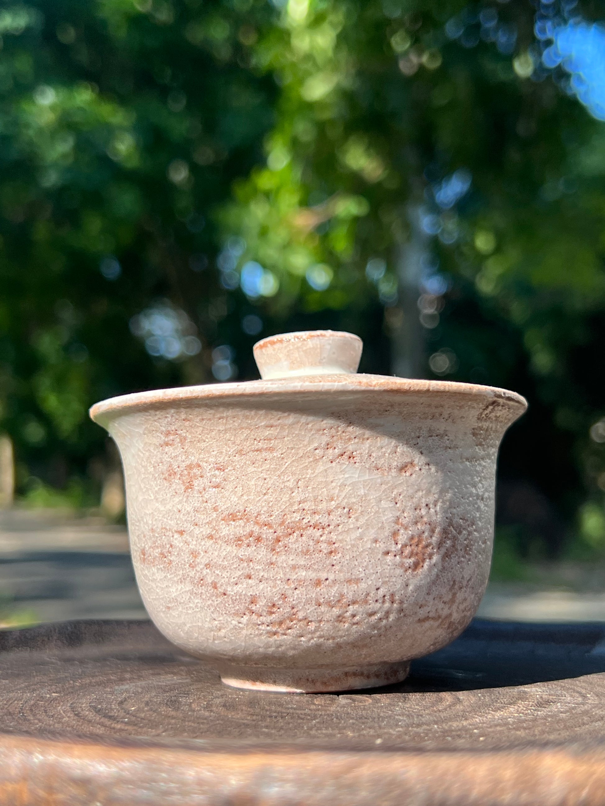 this is Chinese kohiki gaiwan. this is a pottery gaiwan