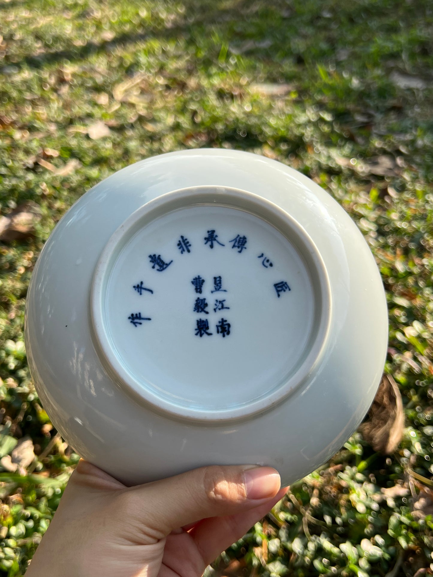 This is a Chinese Jingdezhen blue and white porcelain dragon teapot gaiwan