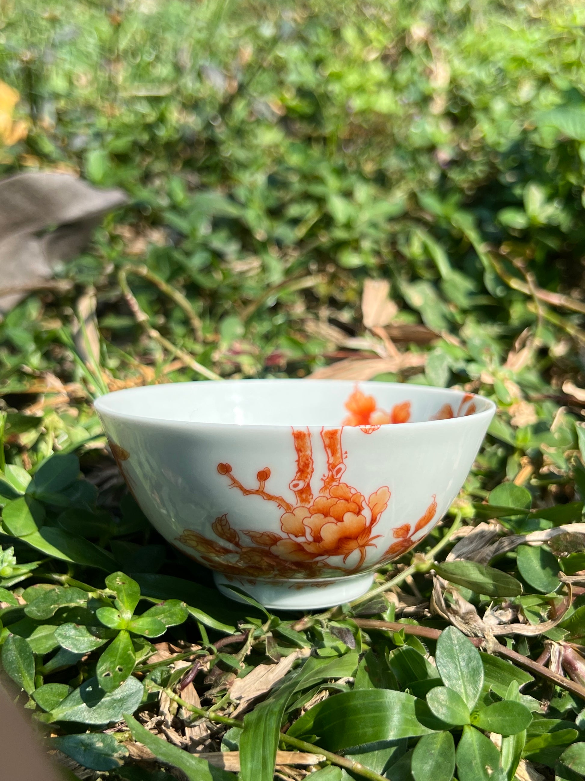 this is a Chinese Jingdezhen alum red peony flower teacup