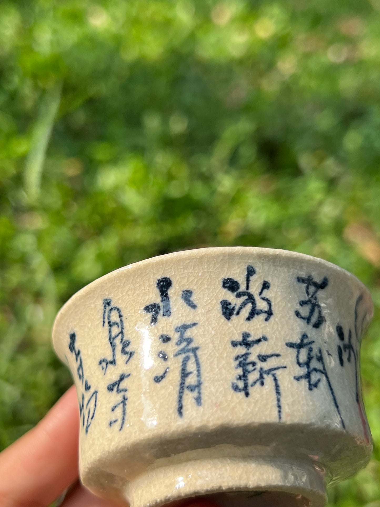 this is Chinese blue and white pottery gaiwan