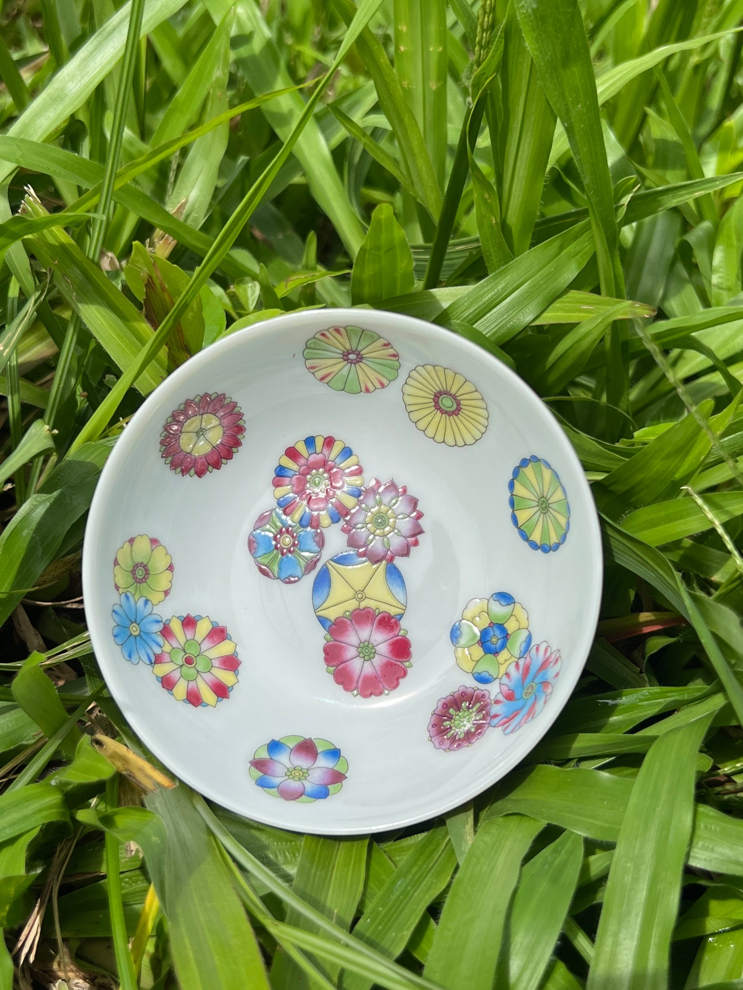 This is a Chinese Jingdezhen enamel teacup.this is a ceramic teacup