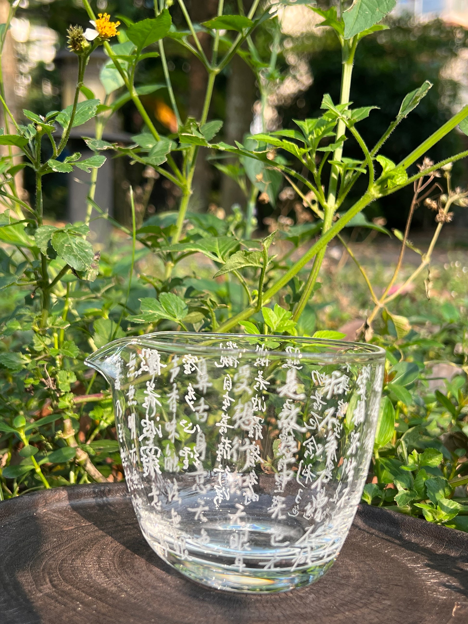 This is a hand engraved heart sutra glass faircup gongdaobei