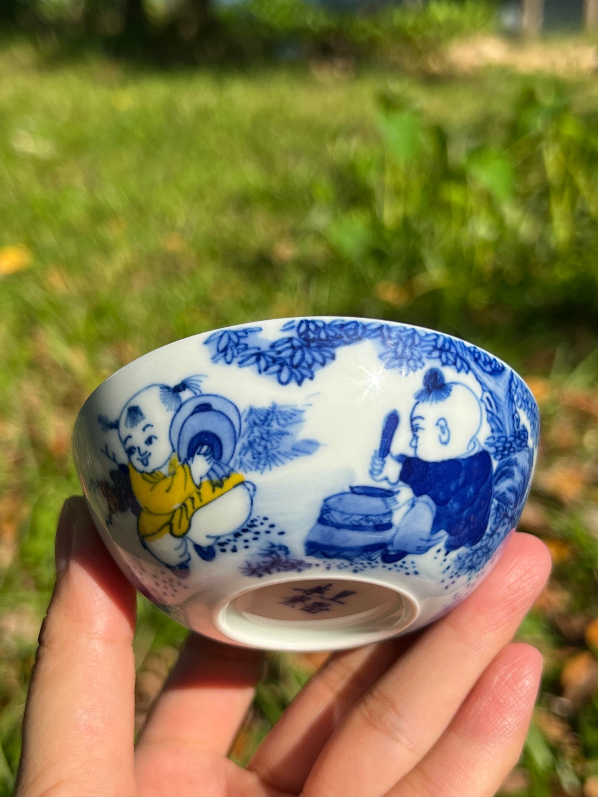 This is Chinese blue and white porcelain teacup. This is a ceramic teacup