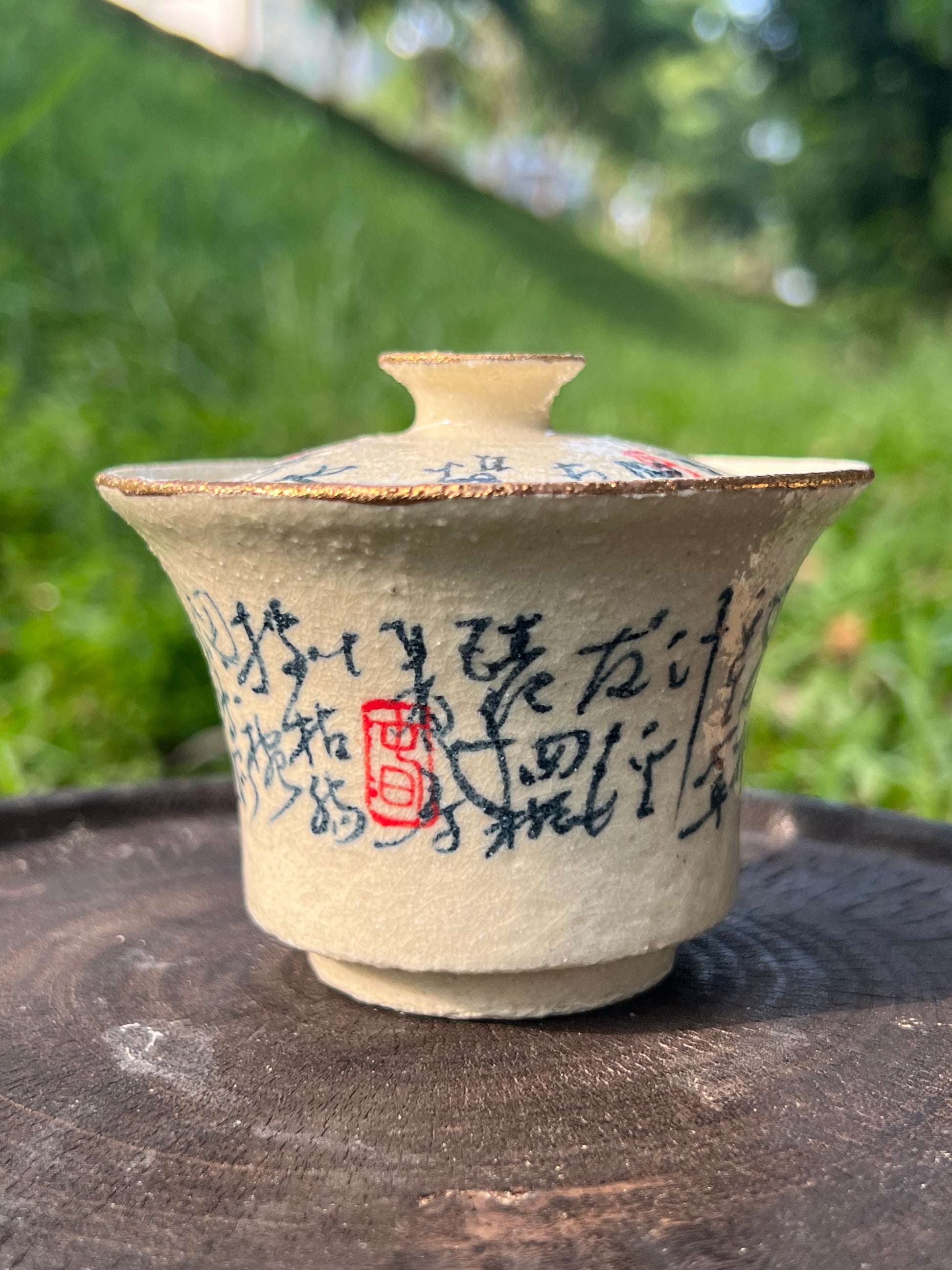 this is Chinese blue and white pottery gaiwan