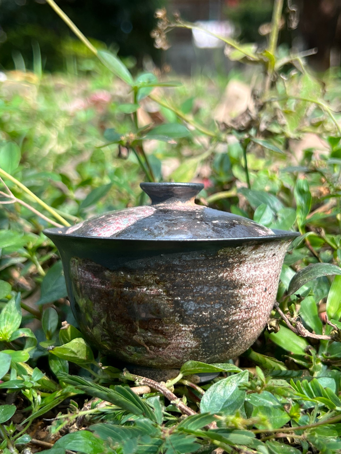 This is a pottery teapot.this is a pottery gaiwan