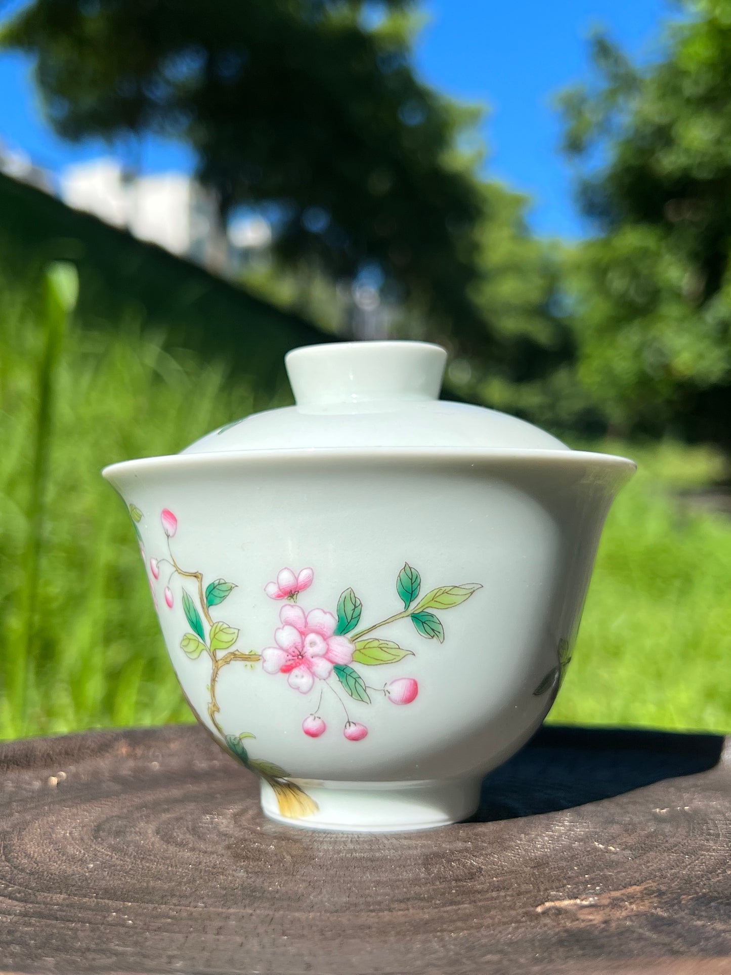 Handcrafted Chinese Handpainted Chinese Flower Bird Famille Rose Gaiwan Jingdezhen Master Ceramic Artwork