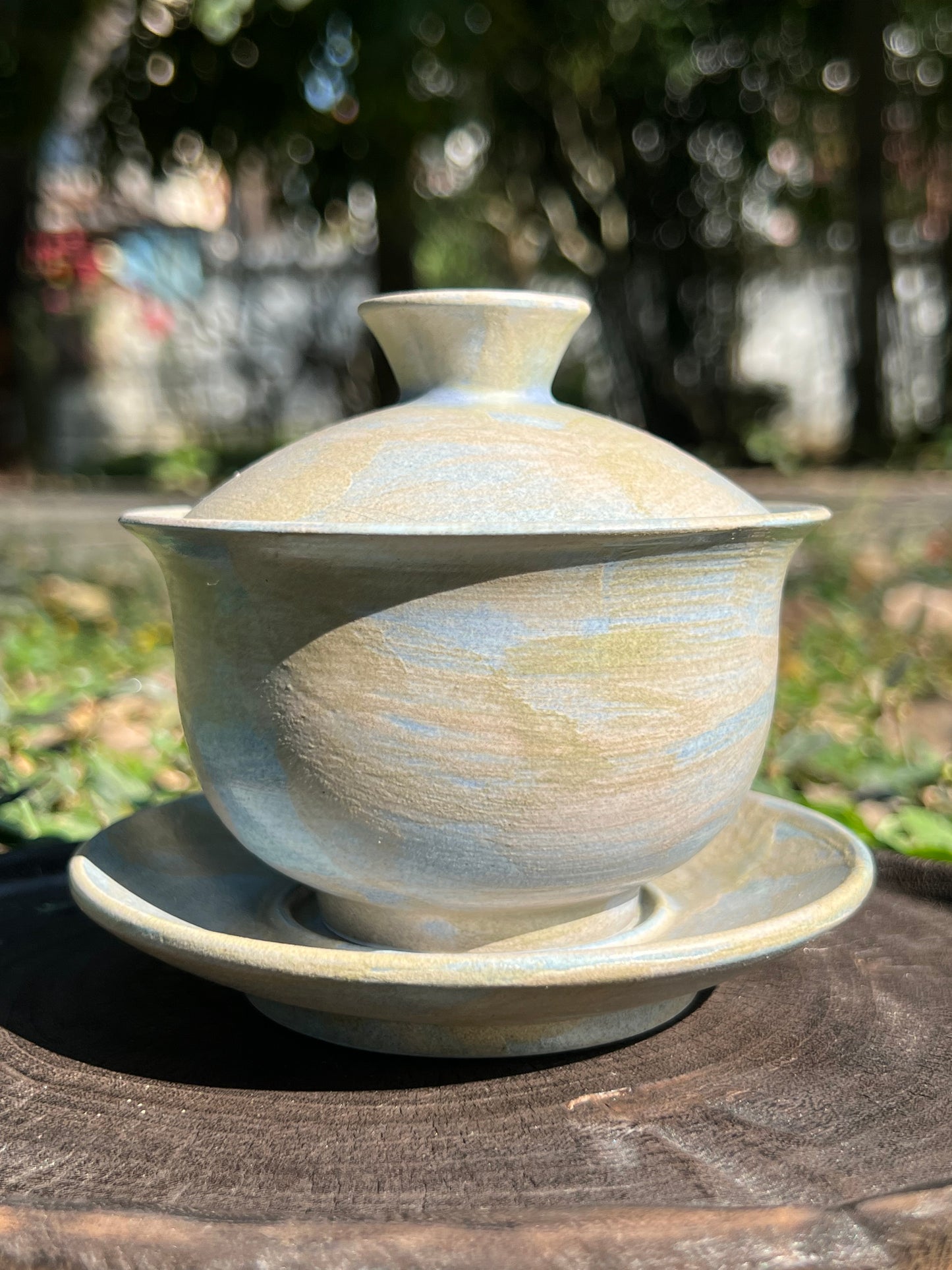 This is a pottery teapot.this is a pottery gaiwan