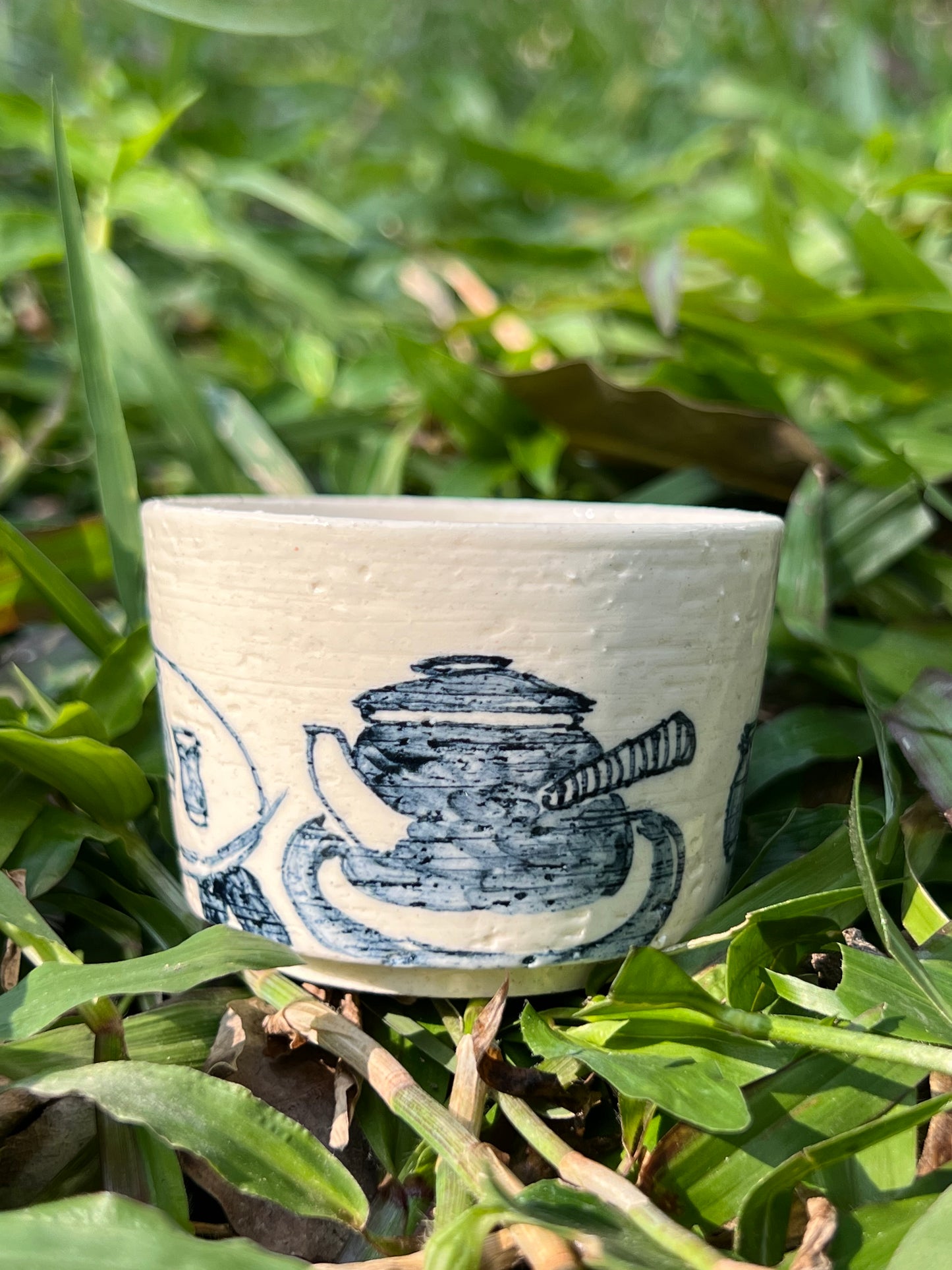 Handpainted Chinese Gongfu Tea Pattern White Fine Pottery Gaiwan Jingdezhen Master Pottery Artwork