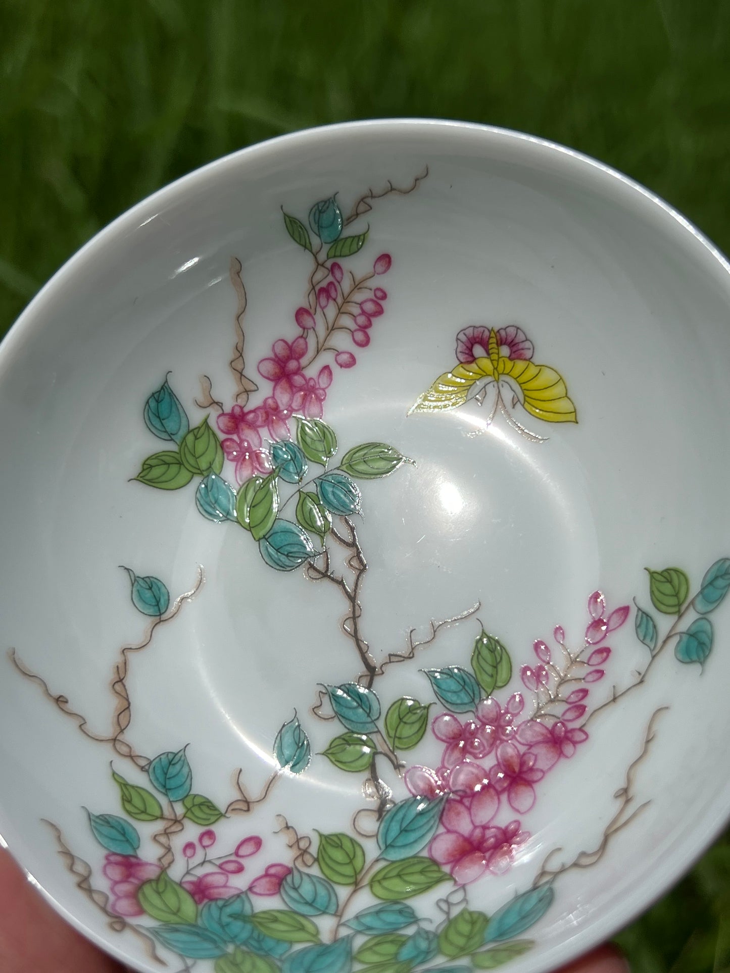 This is a Chinese Jingdezhen enamel teacup.this is a ceramic teacup