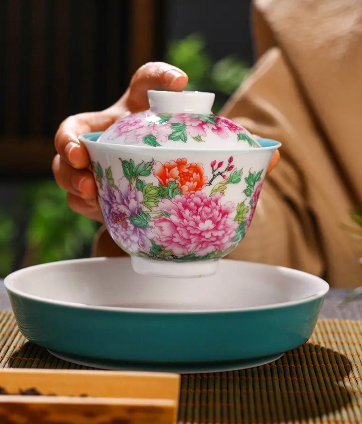 This is a Chinese Jingdezhen enamel flower teapot gaiwan