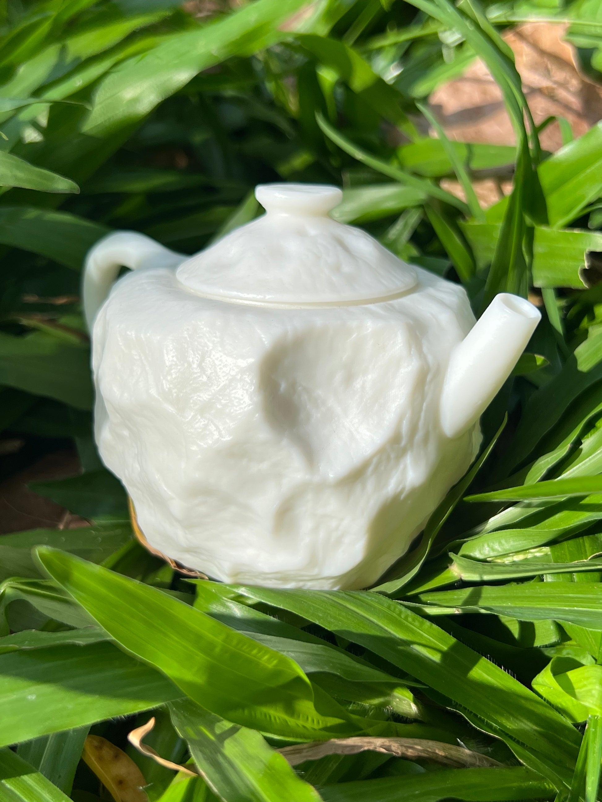 this is a white pottery teapot. this is Chinese mutton fat jade teapot