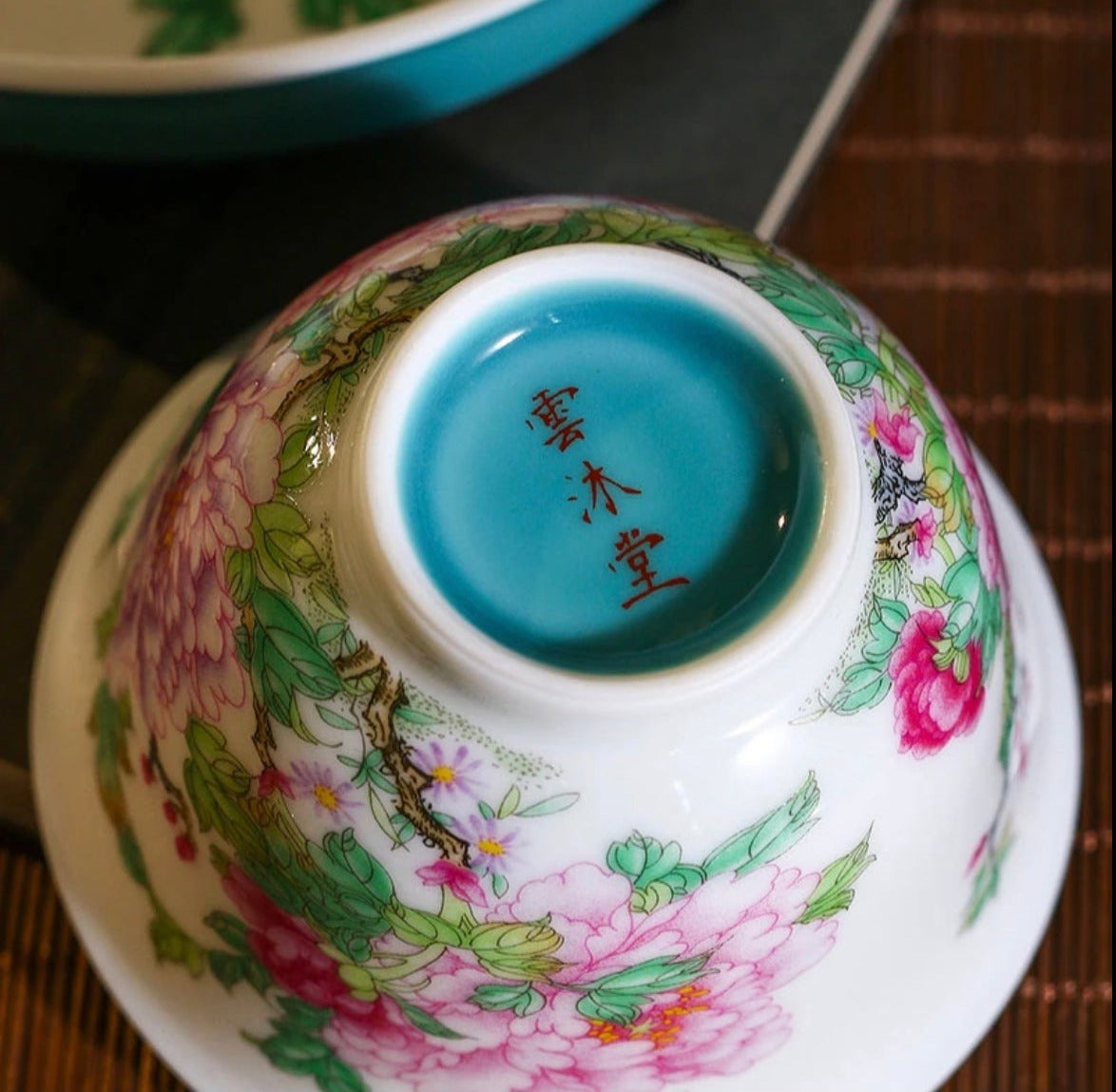 This is a Chinese Jingdezhen enamel flower teapot gaiwan