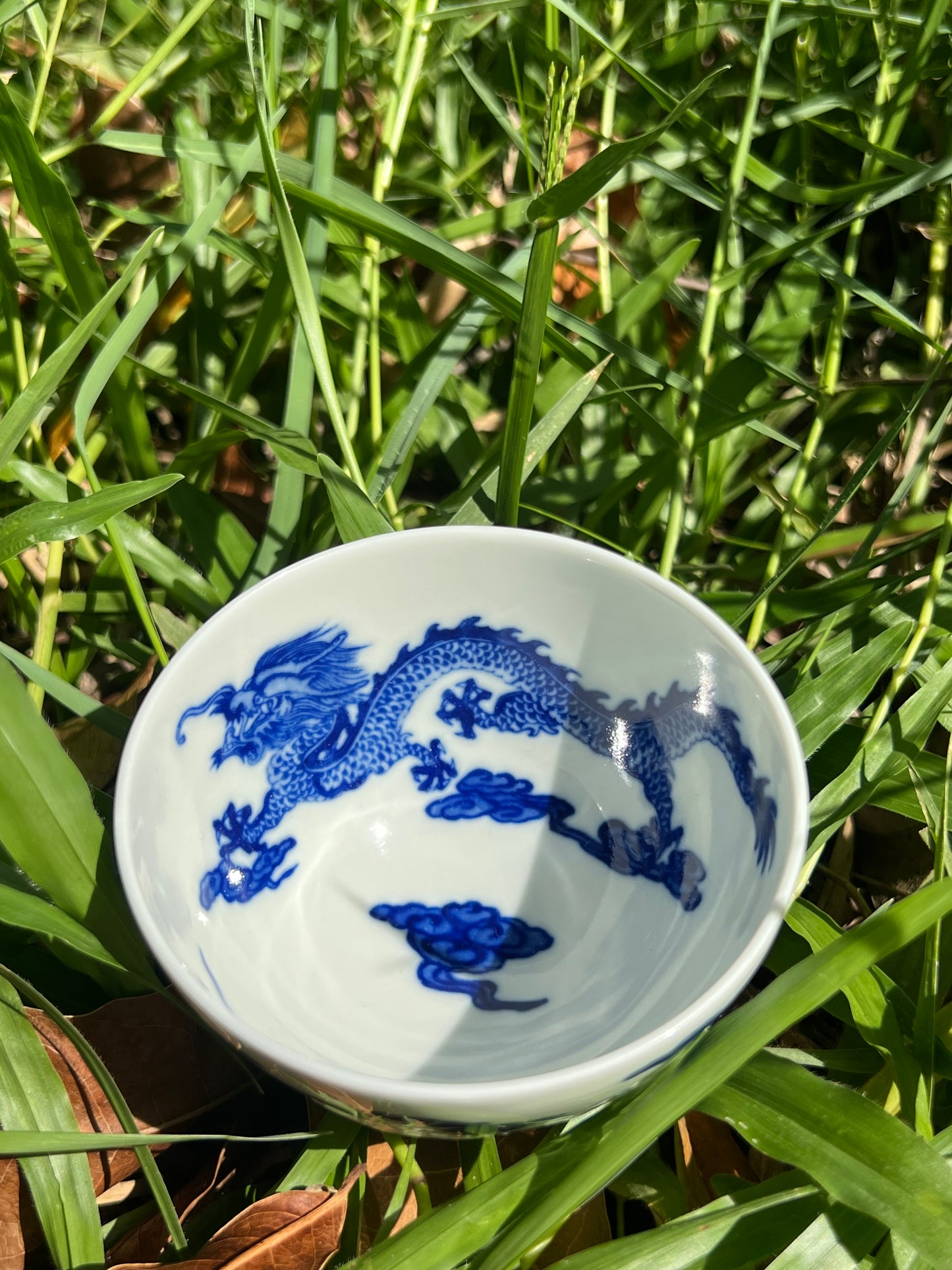 Hand Engraved Chinese Blue and White Porcelain Dragon Jingdezhen Teacup Master Cup Ceramic Artwork