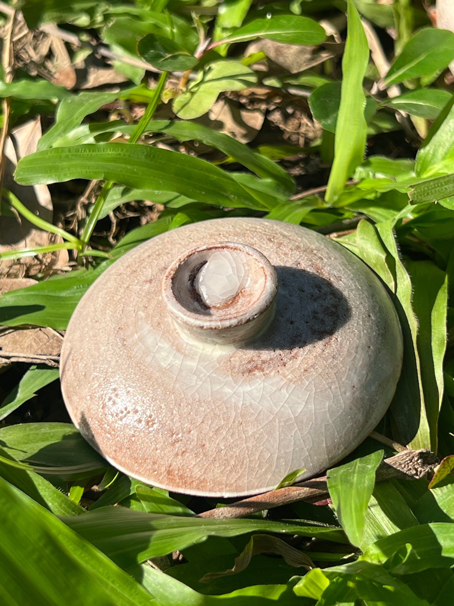 this is Chinese kohiki gaiwan. this is a pottery gaiwan