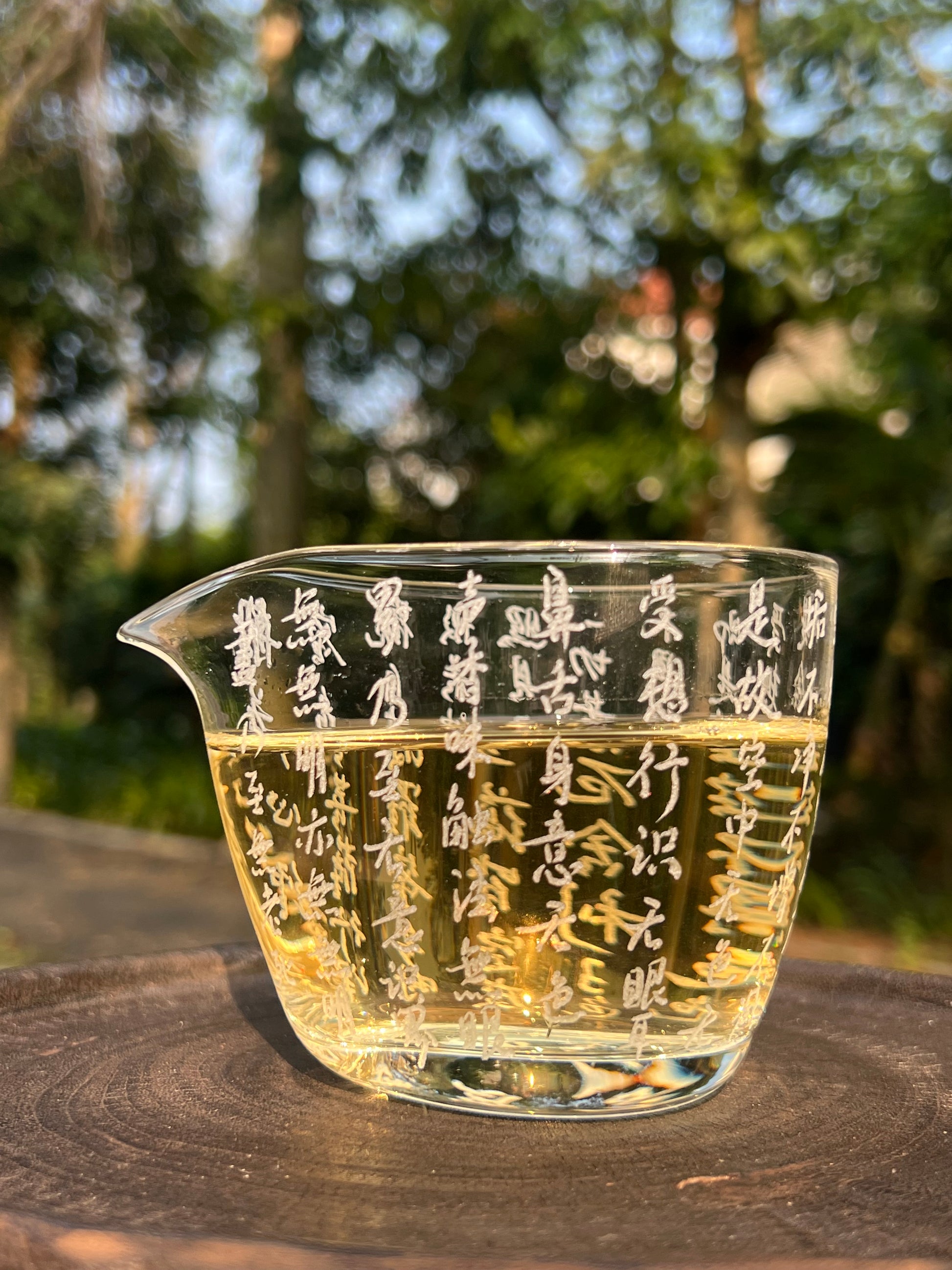 This is a hand engraved heart sutra glass faircup gongdaobei