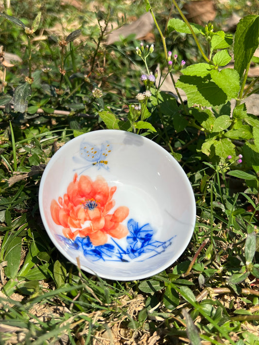 This is a Chinese Jingdezhen blue and white porcelain peony flower teacup