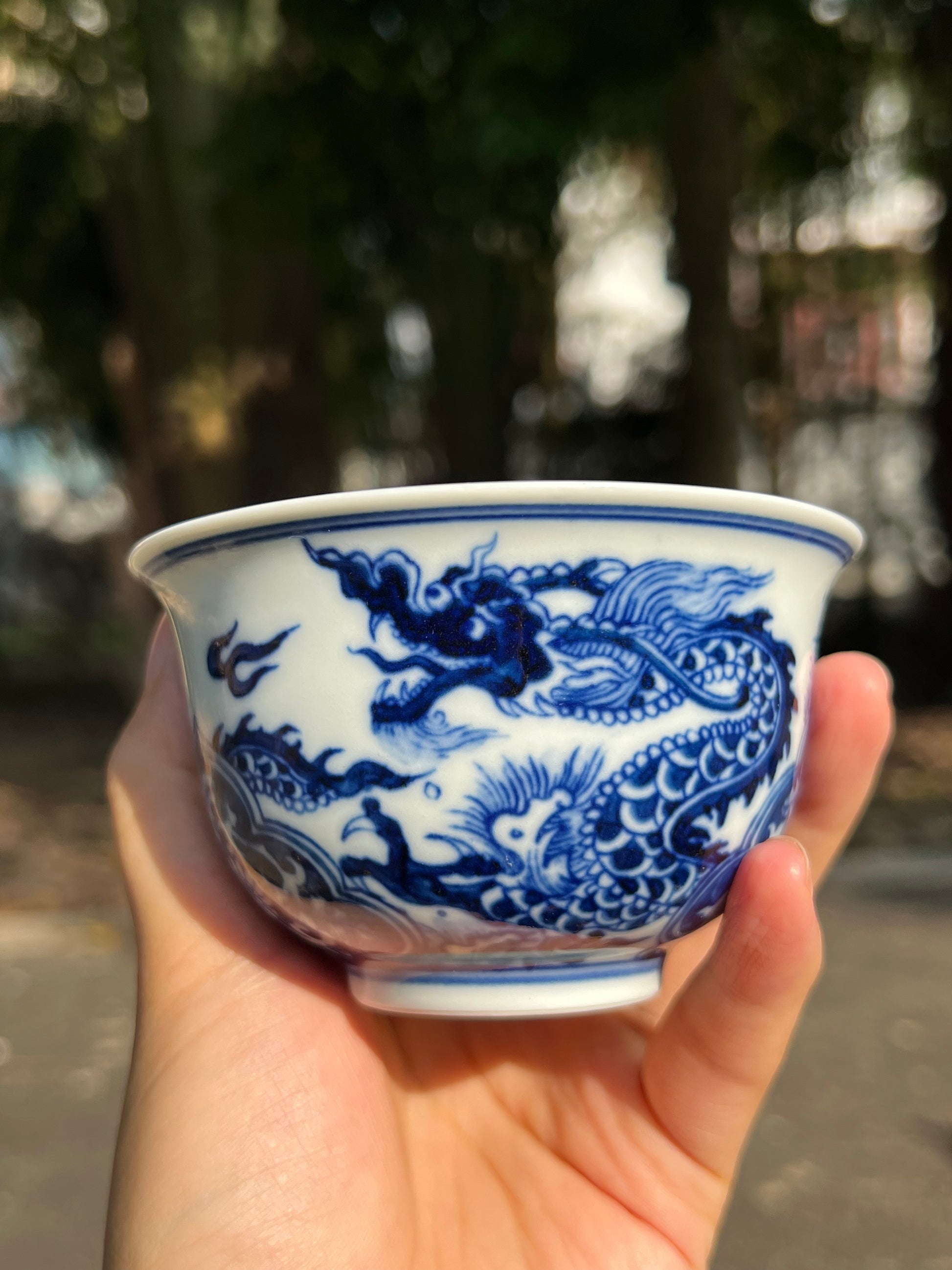 This is a Chinese Jingdezhen blue and white porcelain dragon teapot gaiwan