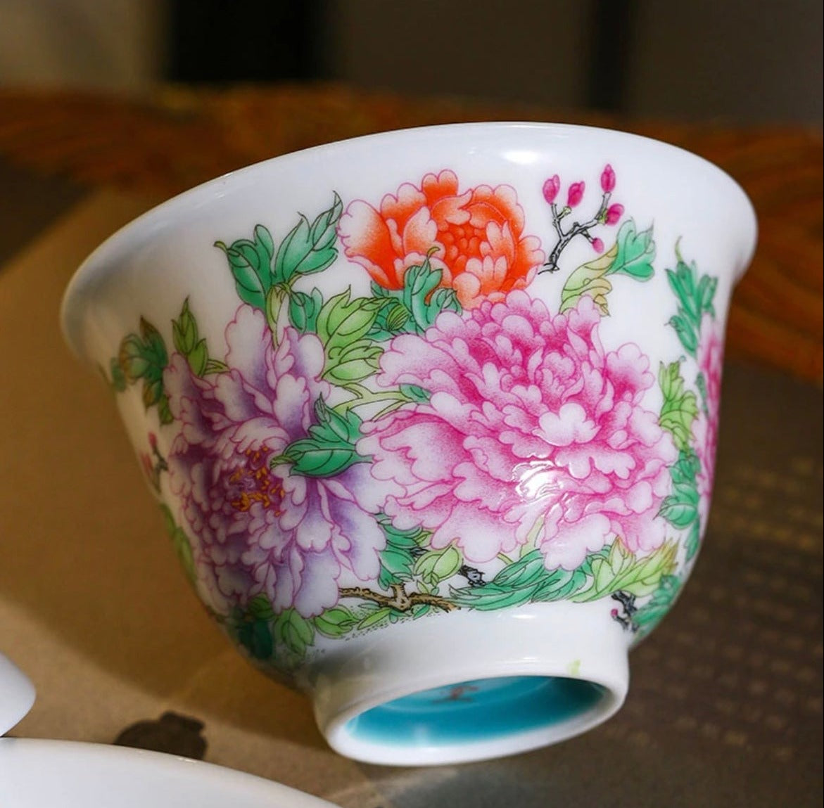 This is a Chinese Jingdezhen enamel flower teapot gaiwan