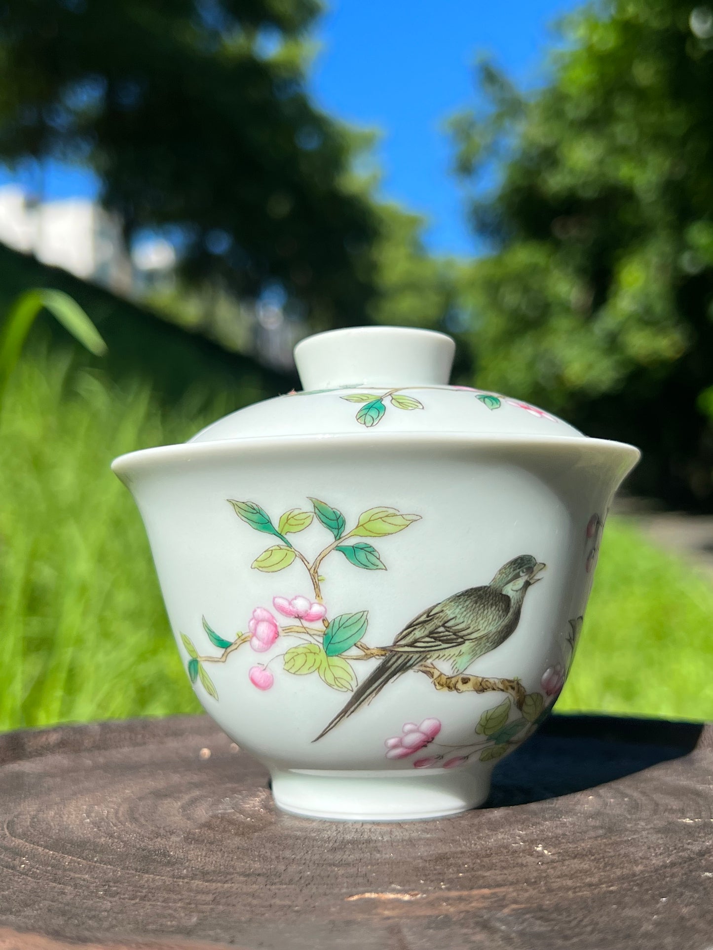 Handcrafted Chinese Handpainted Chinese Flower Bird Famille Rose Gaiwan Jingdezhen Master Ceramic Artwork