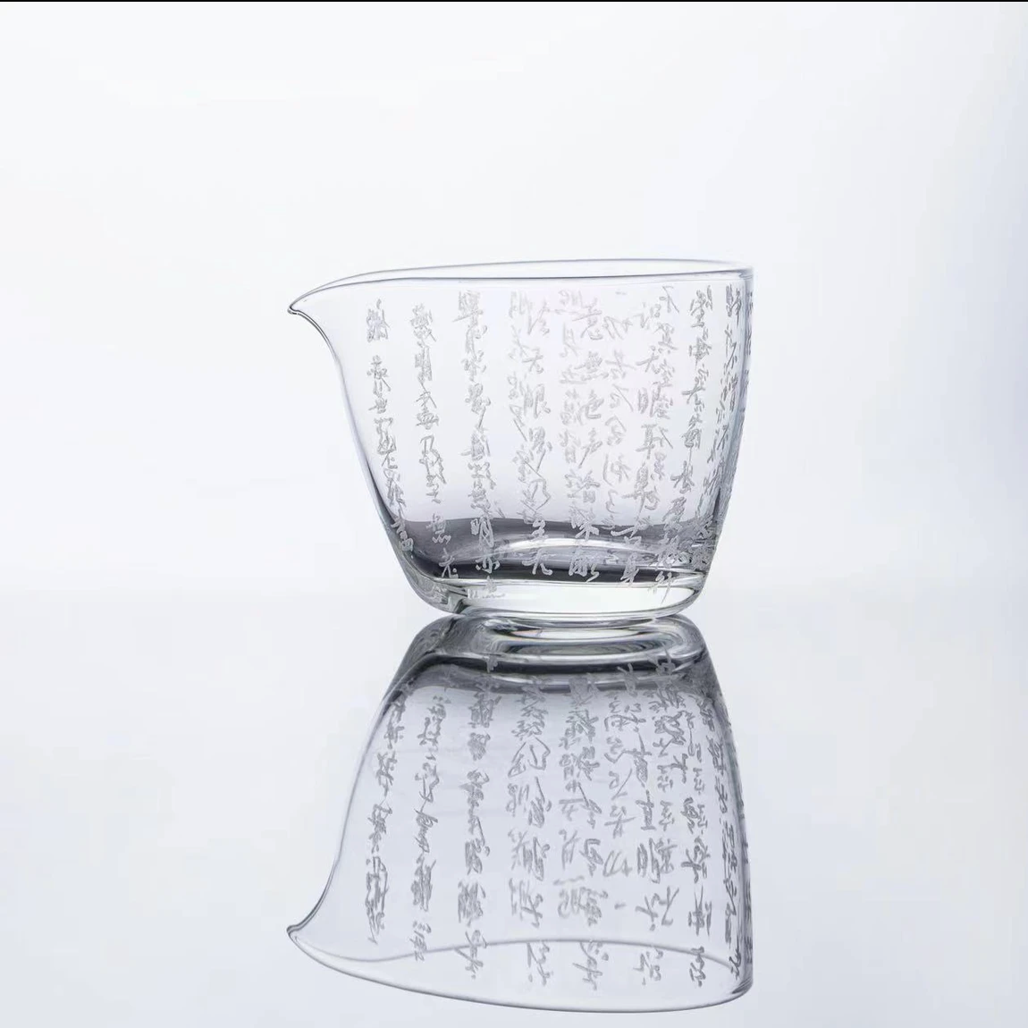 This is a hand engraved heart sutra glass faircup gongdaobei