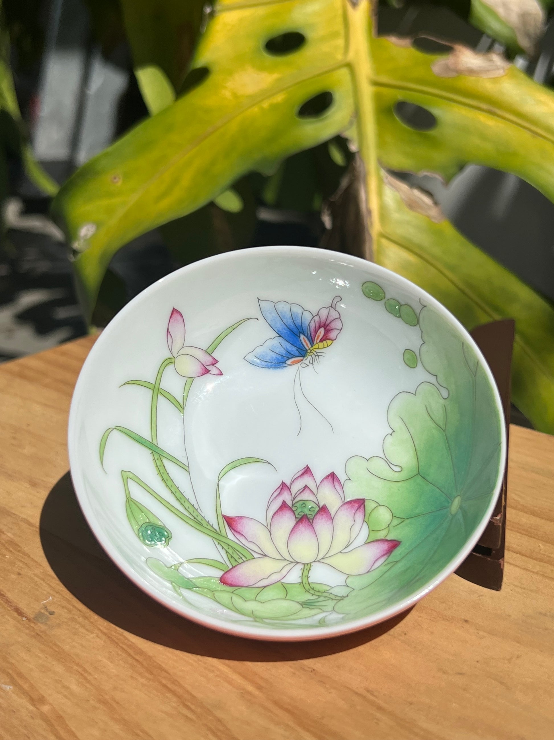 This is a Chinese Jingdezhen enamel flower teacup