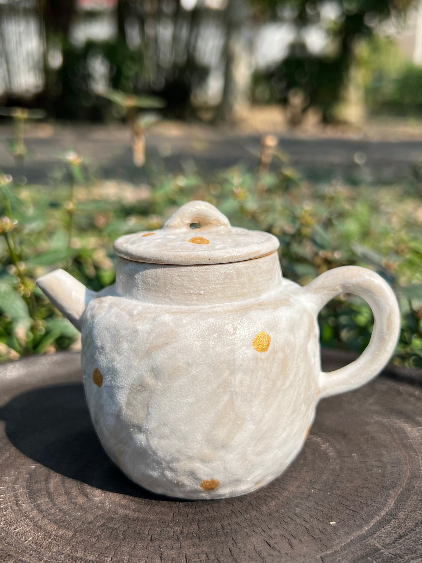 White New Chinese Style Simple Teapot Household Ceramics With Spherical Hole Filter Teapot Kungfu Teaware