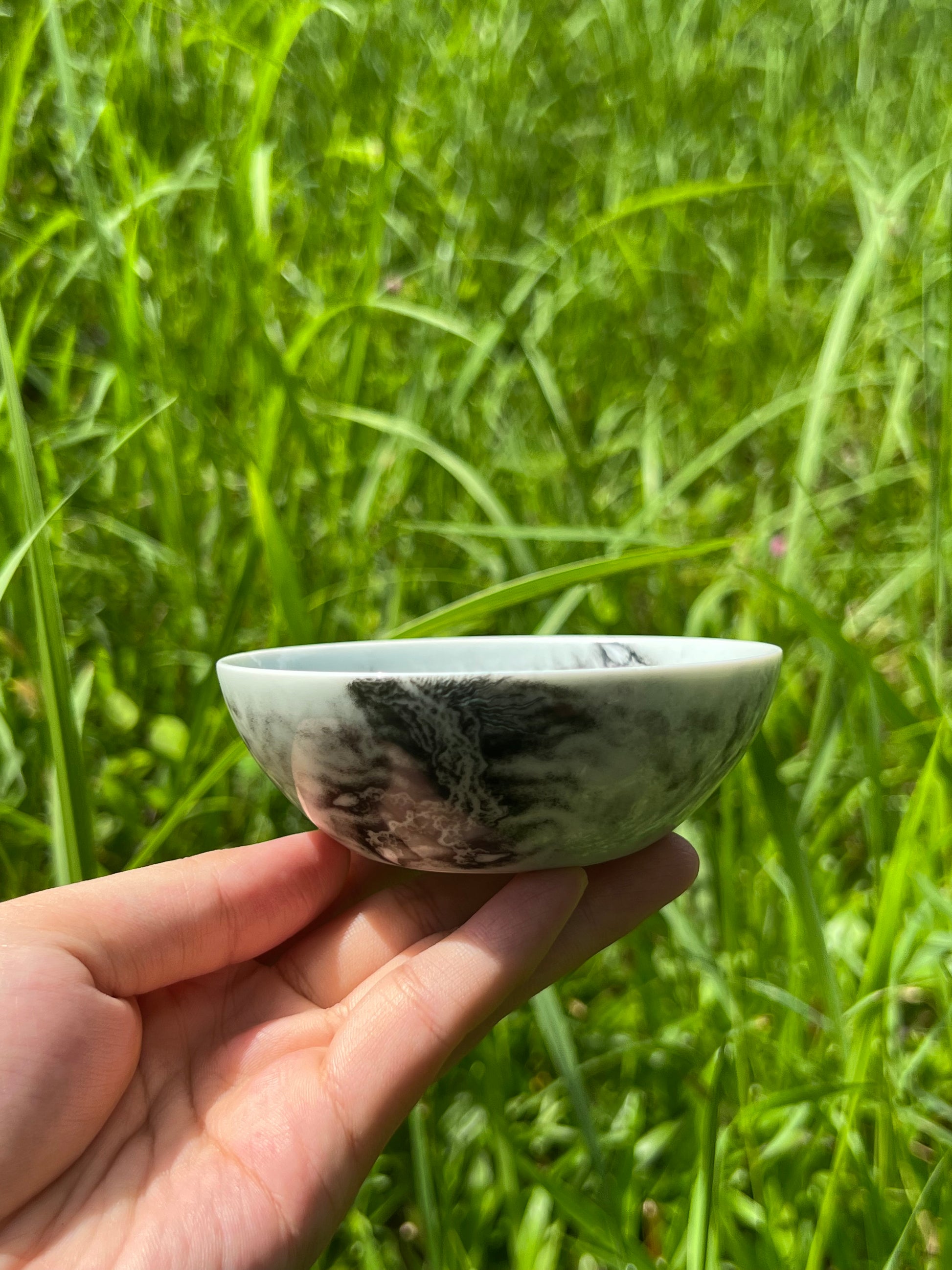 this is a Chinese Jingdezhen dragon teacup.this is a ceramic teacup