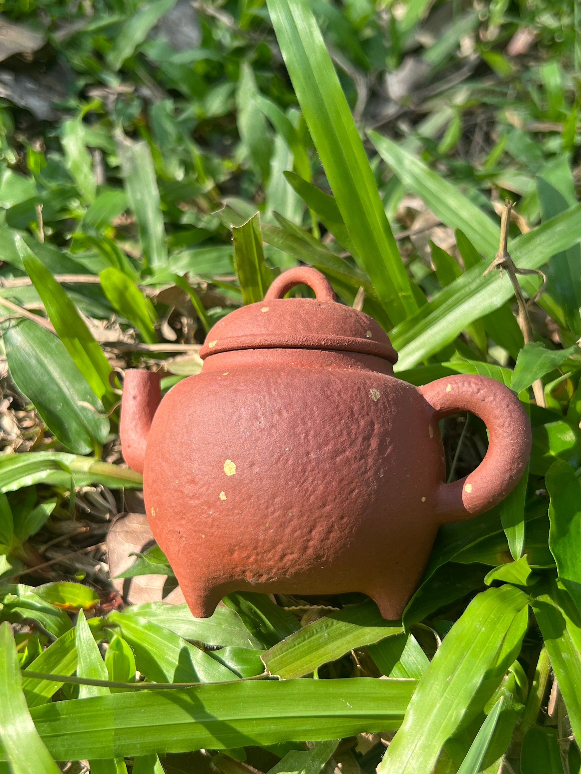 this is Chinese purple clay teapot. this is a pottery teapot