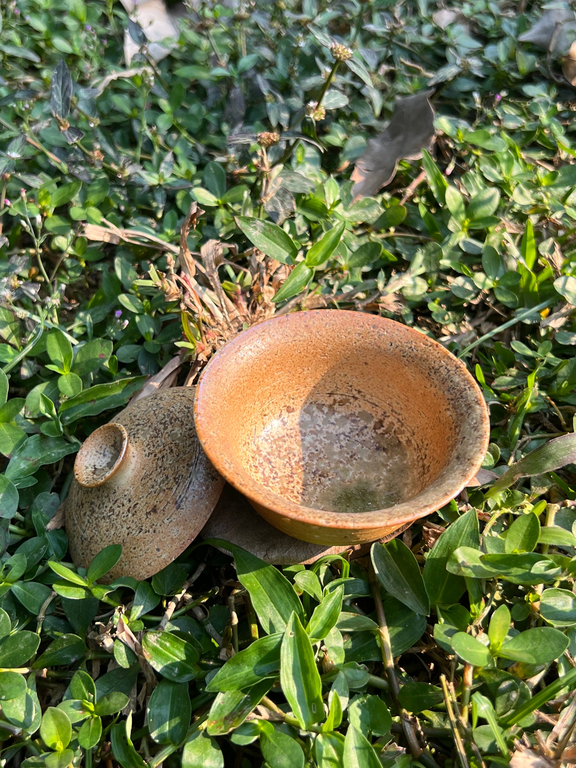 This is a pottery teapot.this is a pottery gaiwan