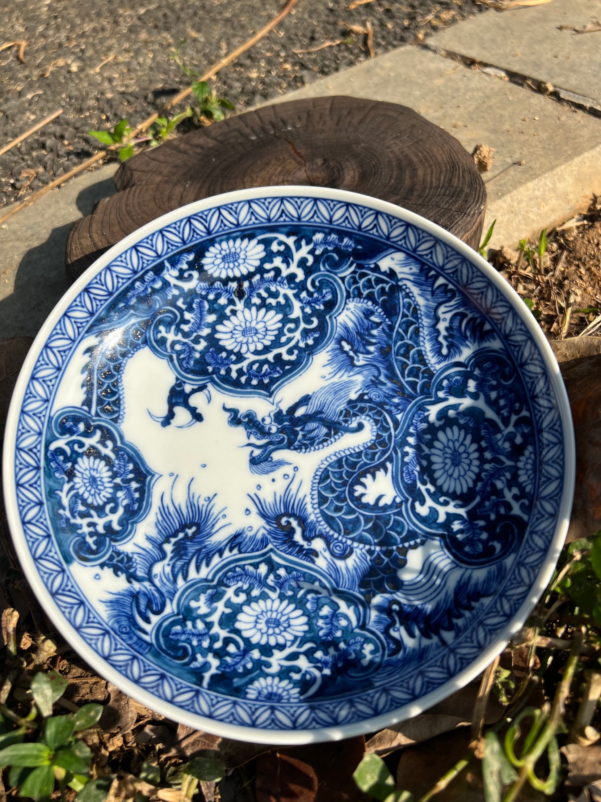 This is a Chinese Jingdezhen blue and white porcelain dragon teapot gaiwan