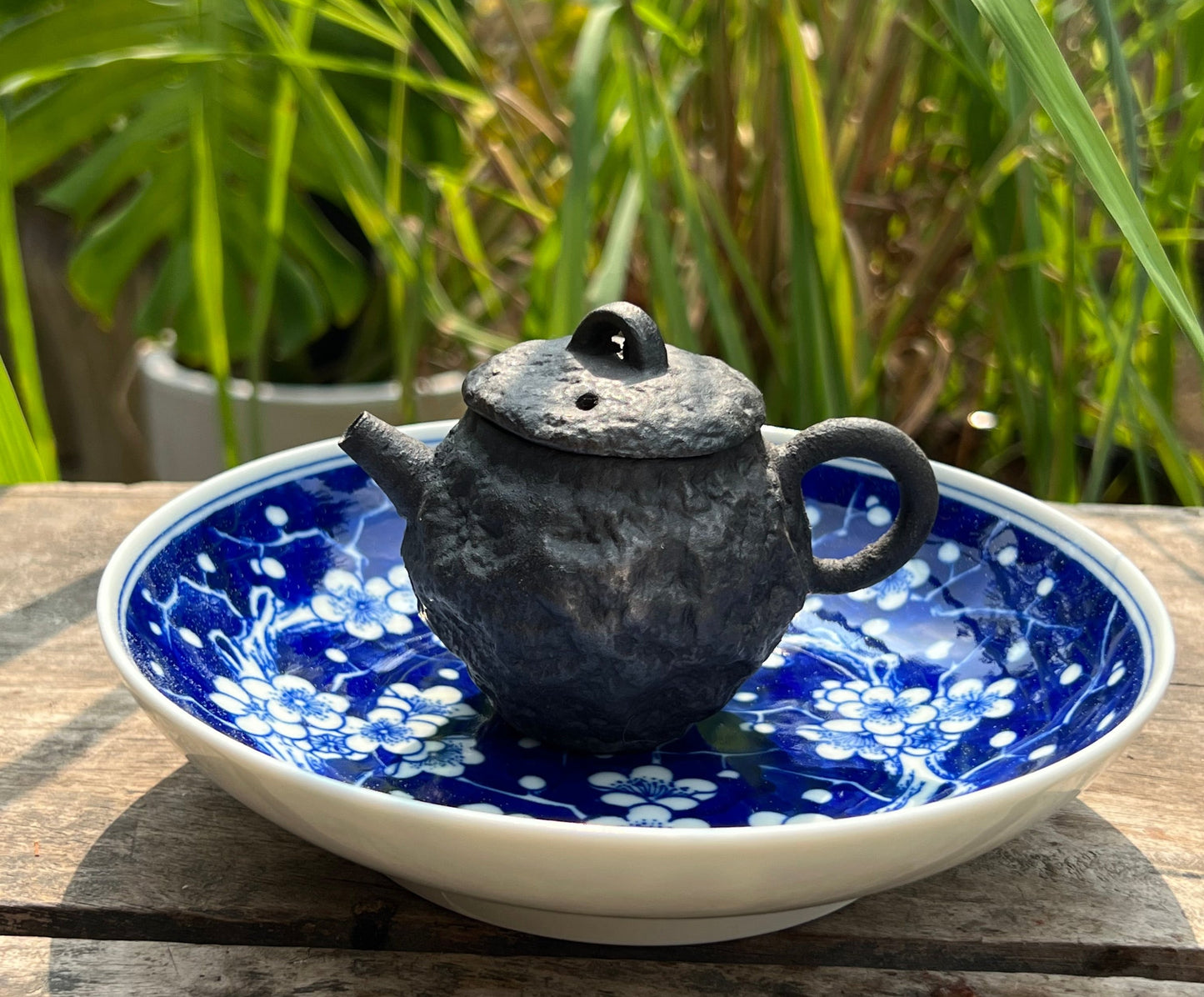 This is Chinese Jingdezhen blue and white porcelain tea tray. This is a ceramic tea boat