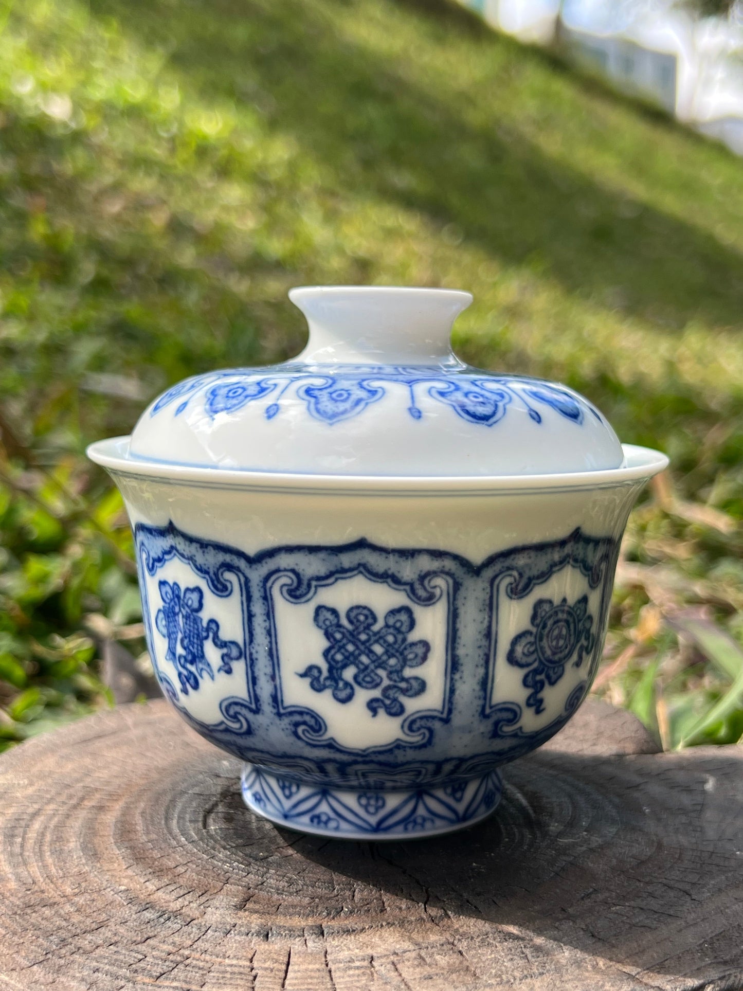 Handcrafted Chinese Hand Painted Chinese Blue and White Pottery Gaiwan Jingdezhen Teapot Pottery Artwork