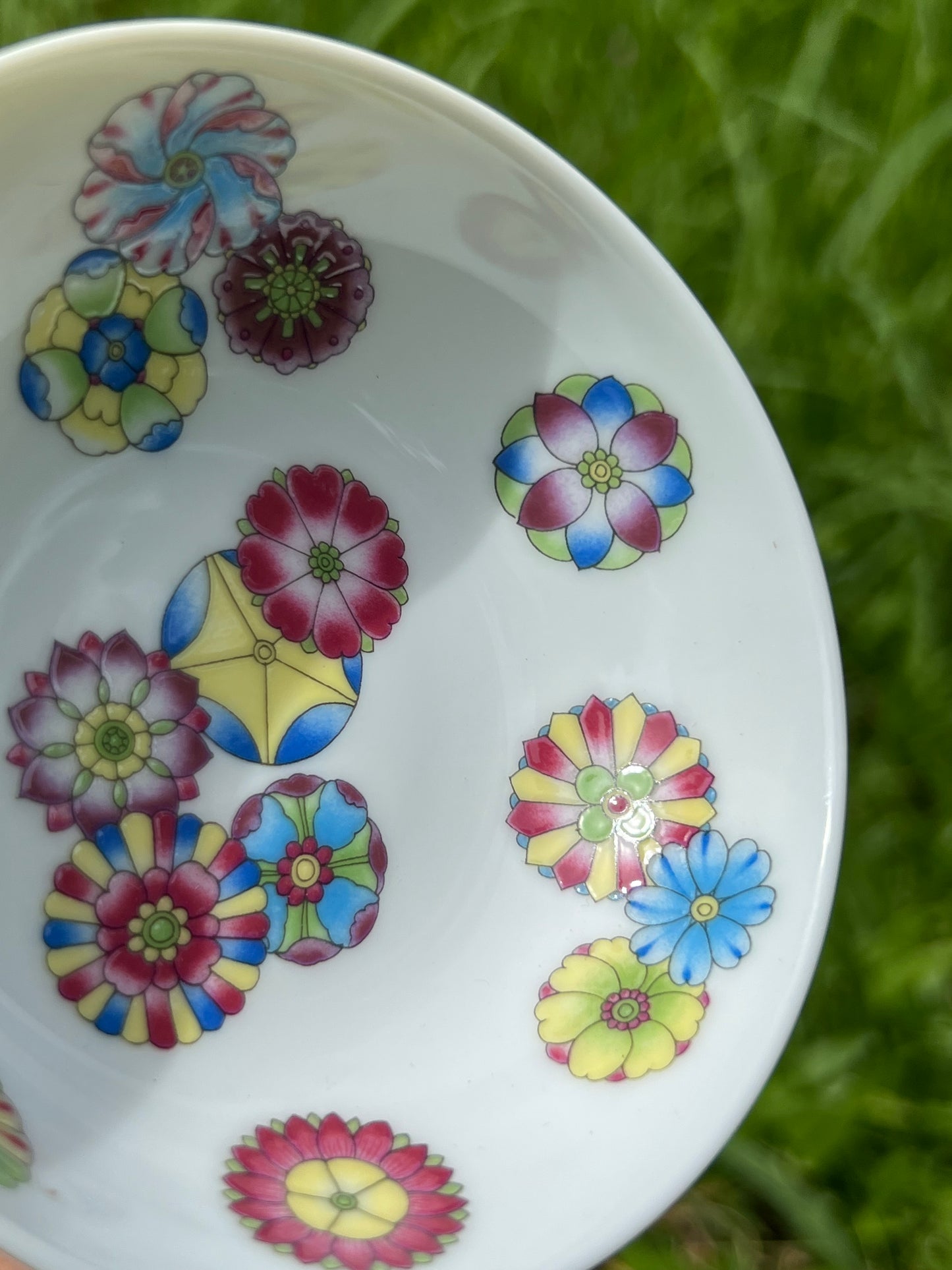 This is a Chinese Jingdezhen enamel teacup.this is a ceramic teacup