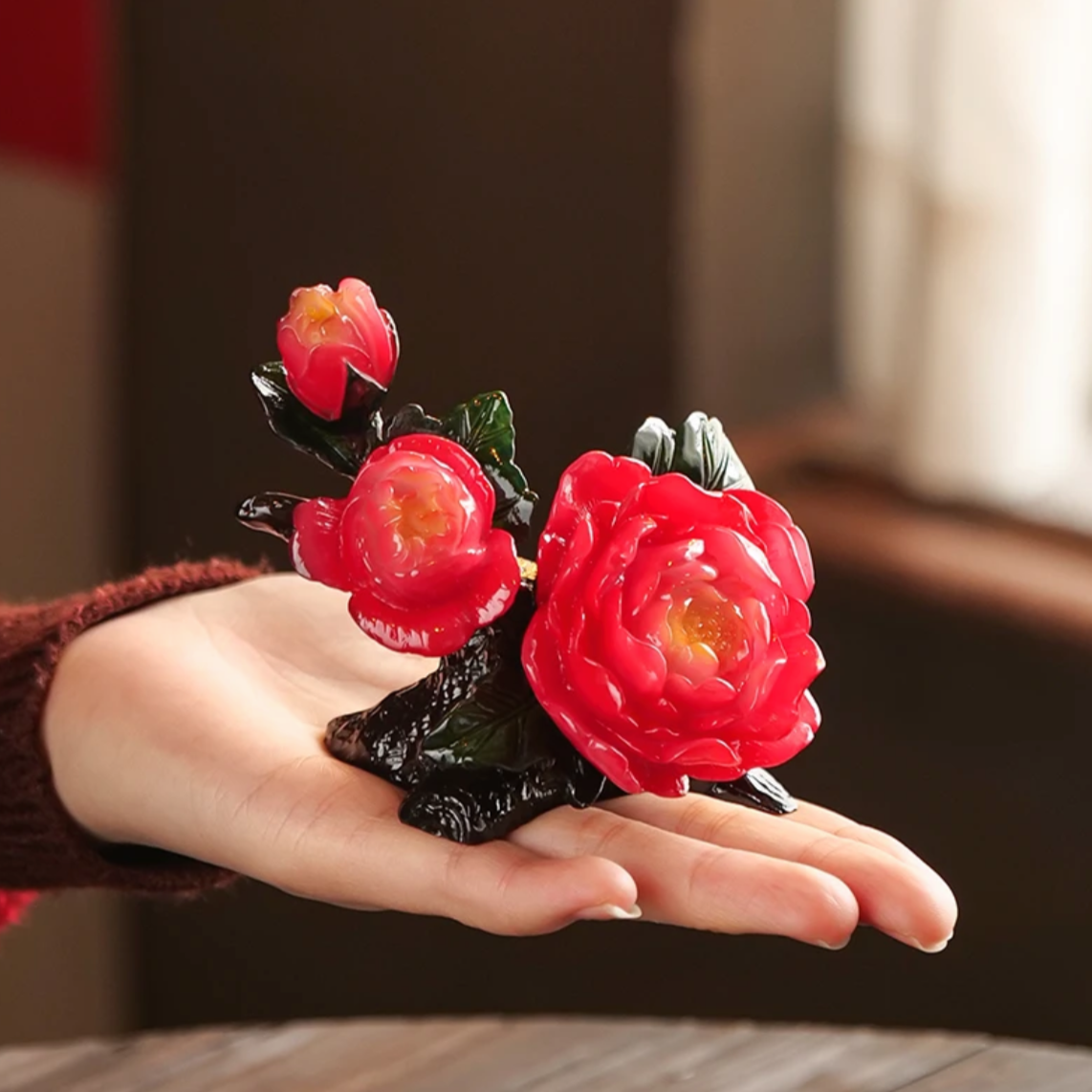 This is a color changing peony flower teapet.this is a resin teapet