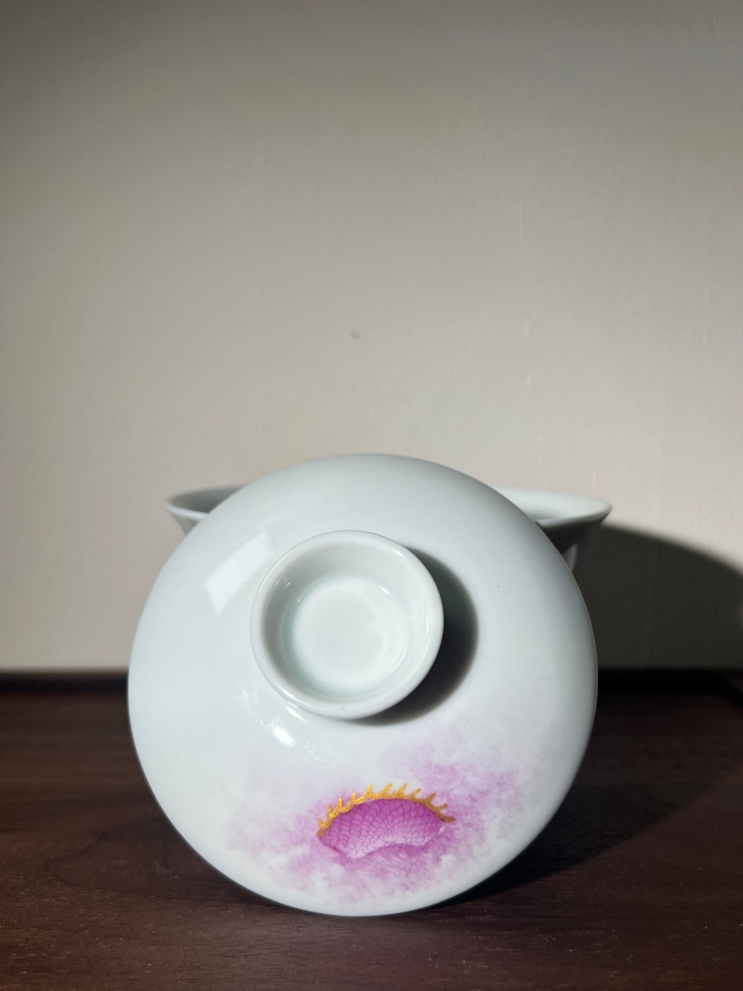 this is a Chinese Jingdezhen ceramic dragon teapot gaiwan