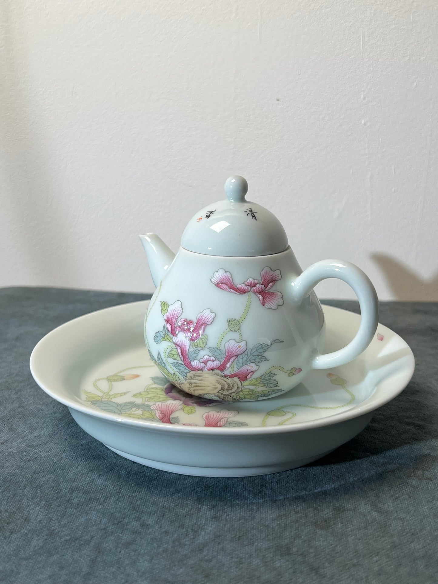 Chinese Handpainted Flower Jingdezhen Teapot Pottery Pink Teapot Pear Pot Artwork