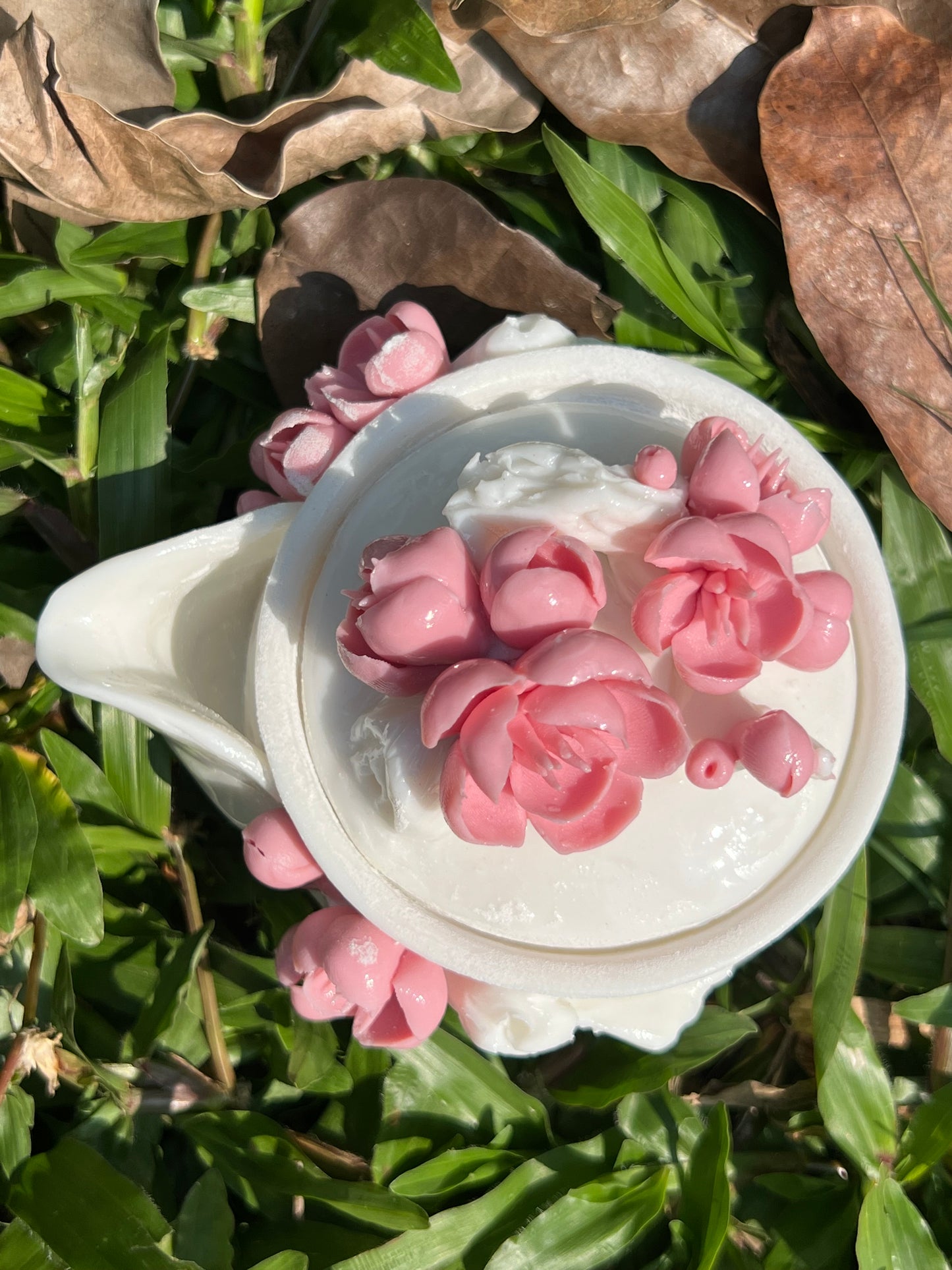 This is a woodfired pottery teapot.this is a Chinese suet white jade mud teapot