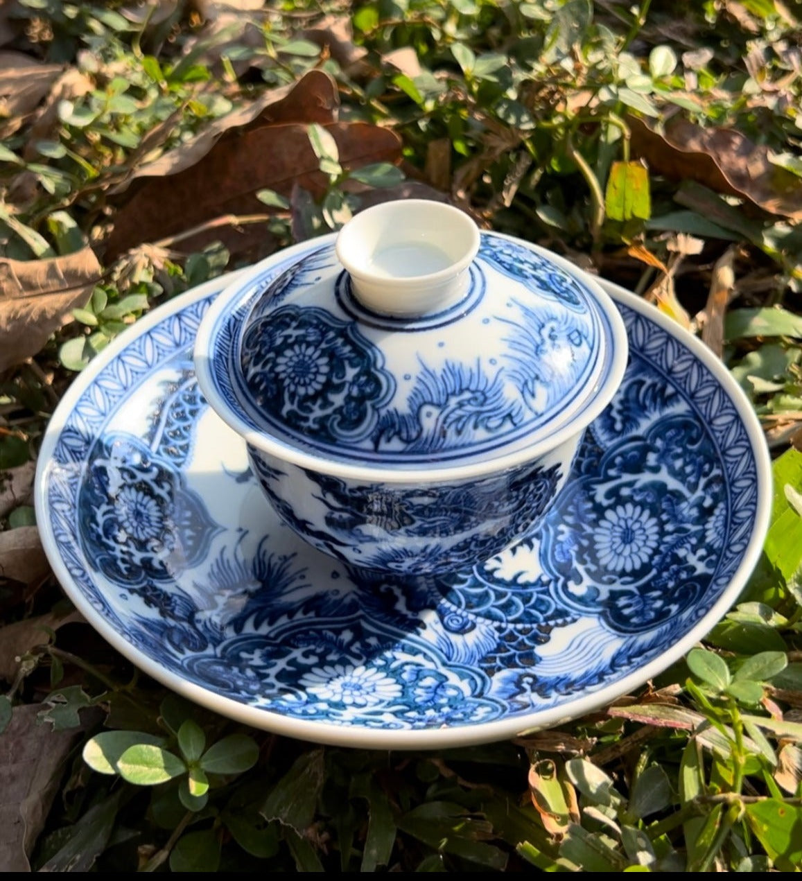 This is a Chinese Jingdezhen blue and white porcelain dragon teapot gaiwan