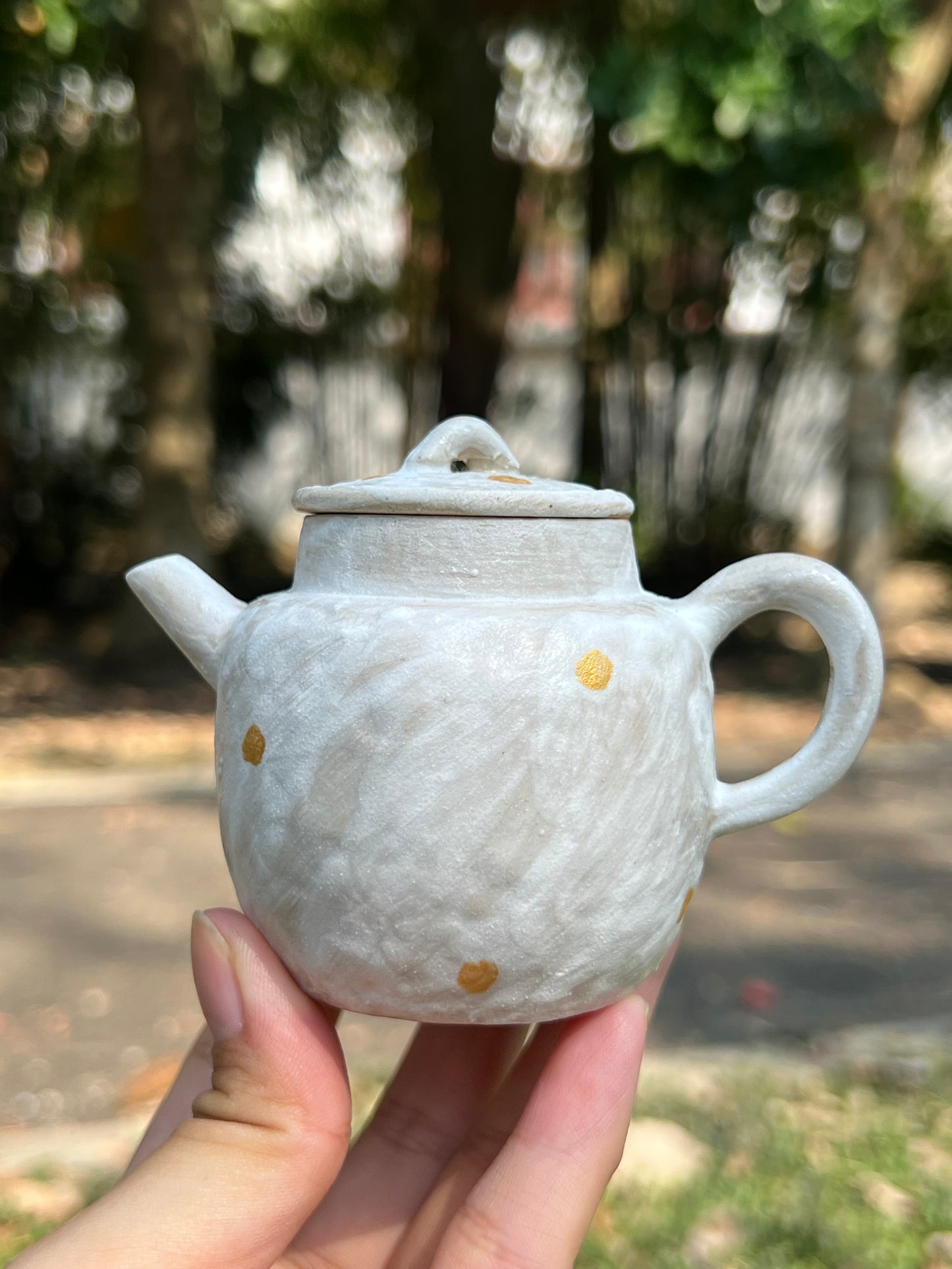 White New Chinese Style Simple Teapot Household Ceramics With Spherical Hole Filter Teapot Kungfu Teaware