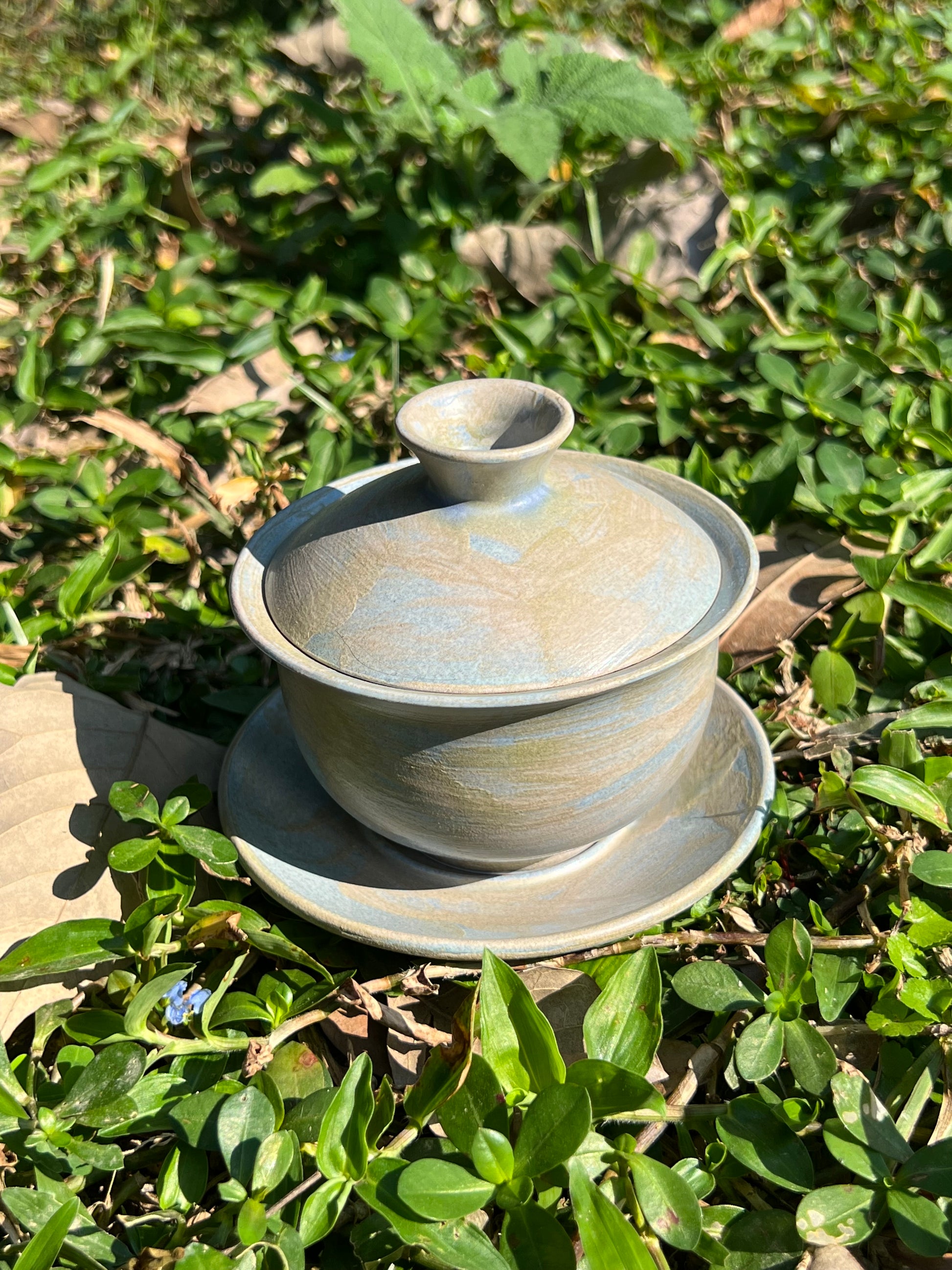 This is a pottery teapot.this is a pottery gaiwan