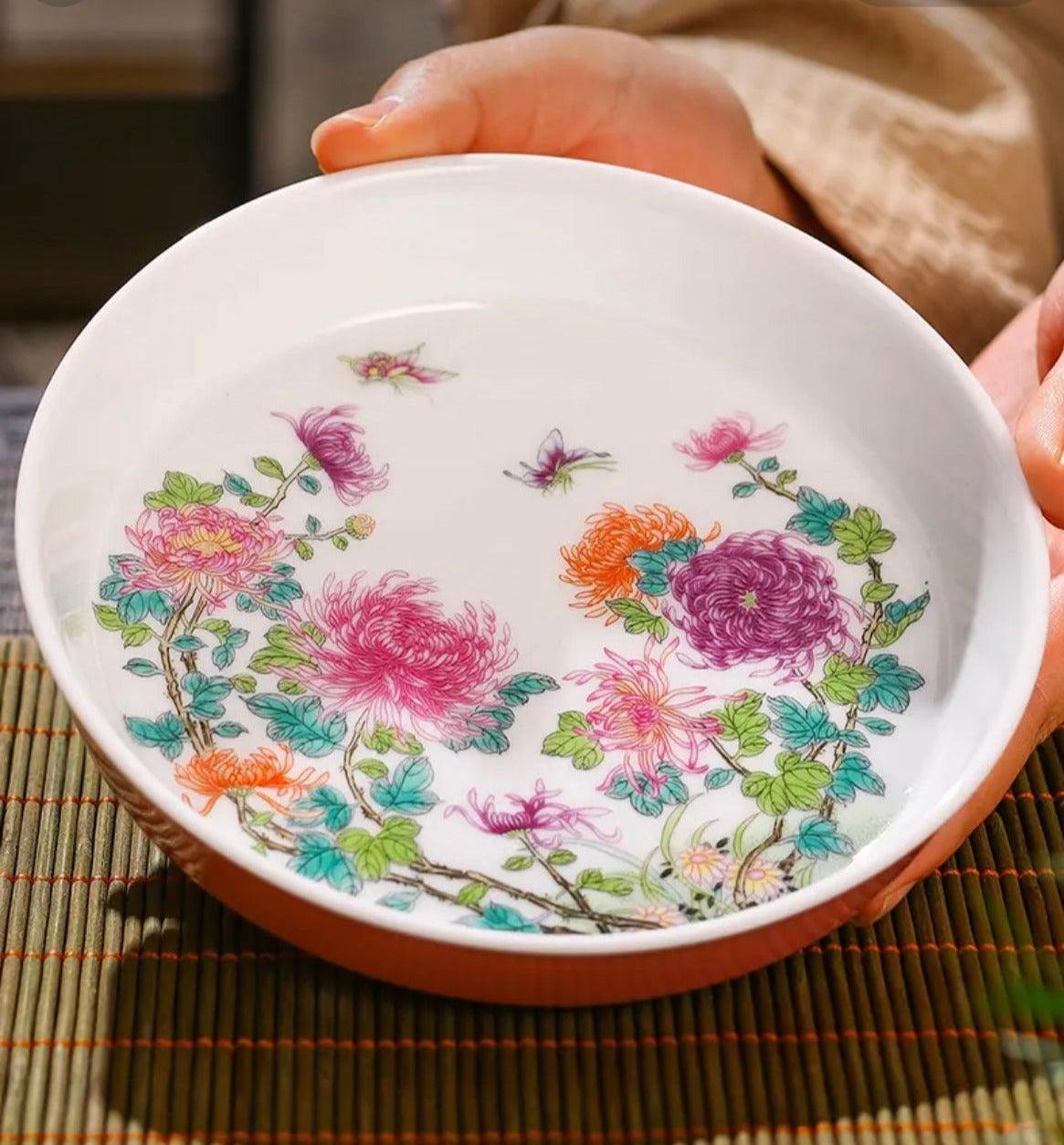 This is a Chinese Jingdezhen enamel chrysanthemum flower teapot gaiwan