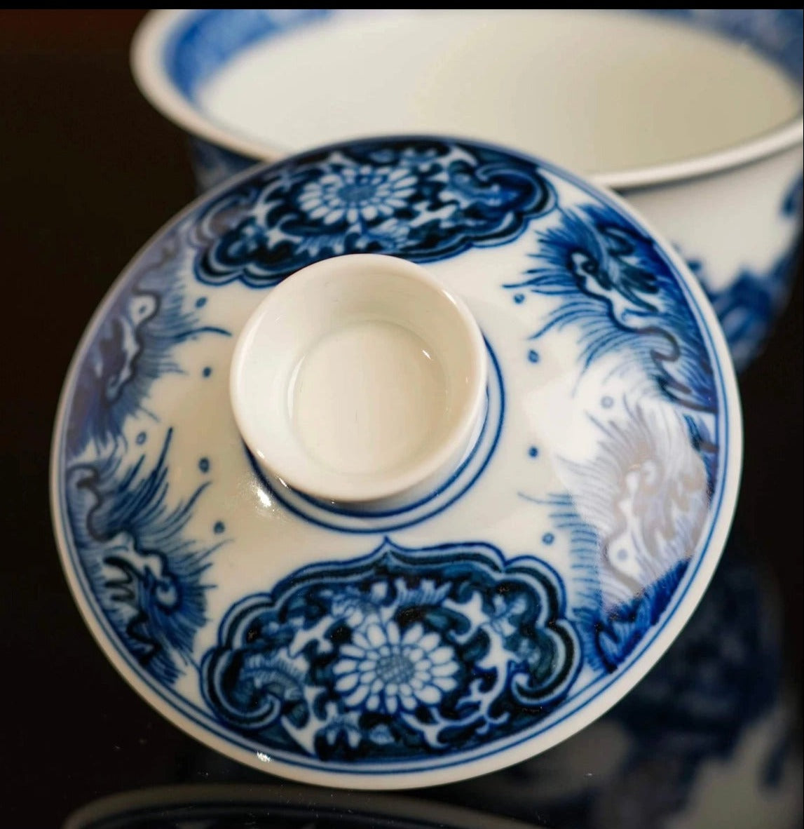 This is a Chinese Jingdezhen blue and white porcelain dragon teapot gaiwan