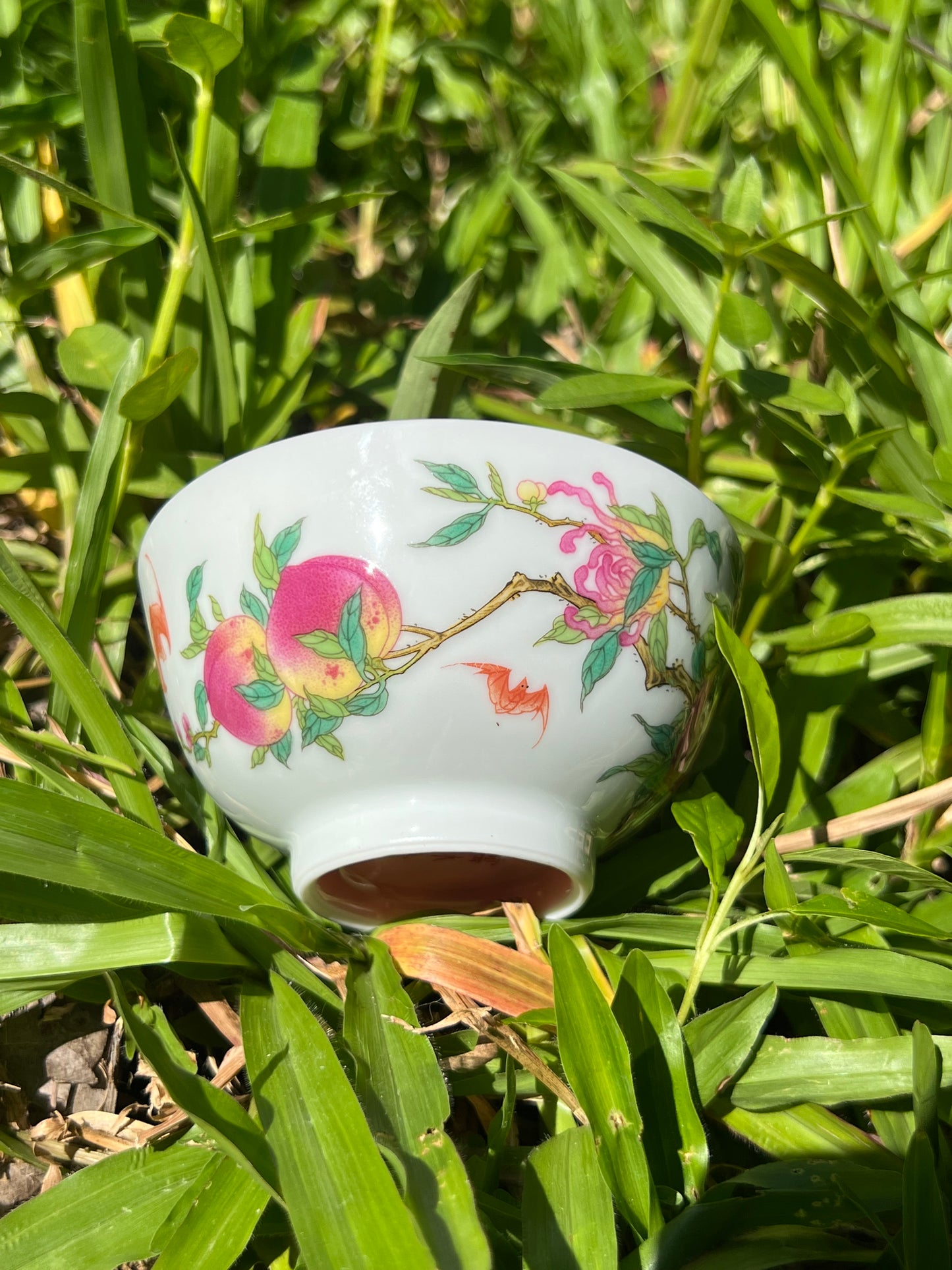 Handpainted Chinese Jingdezhen Peach Teacup Master Ceramic Artwork