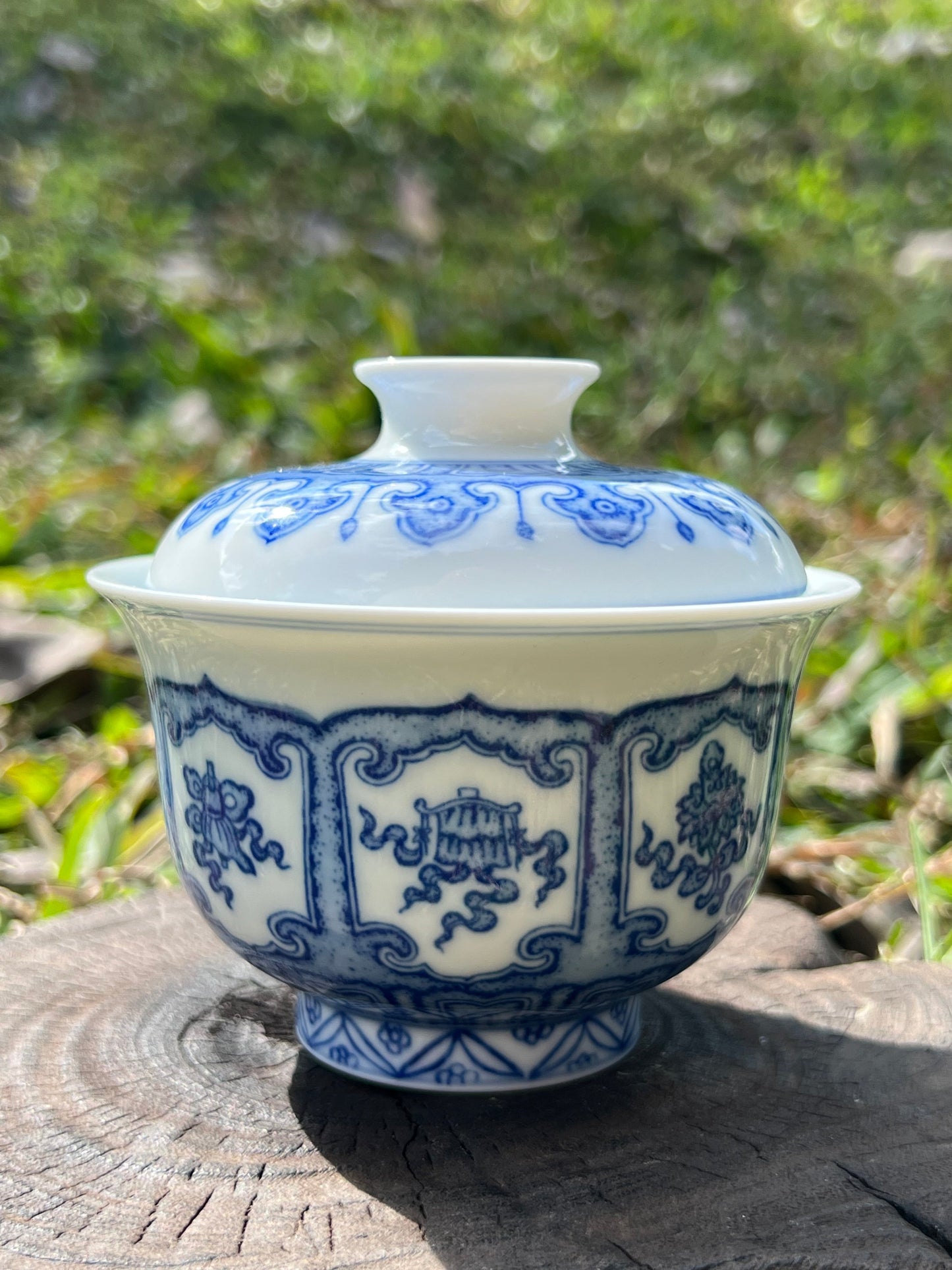 Handcrafted Chinese Hand Painted Chinese Blue and White Pottery Gaiwan Jingdezhen Teapot Pottery Artwork