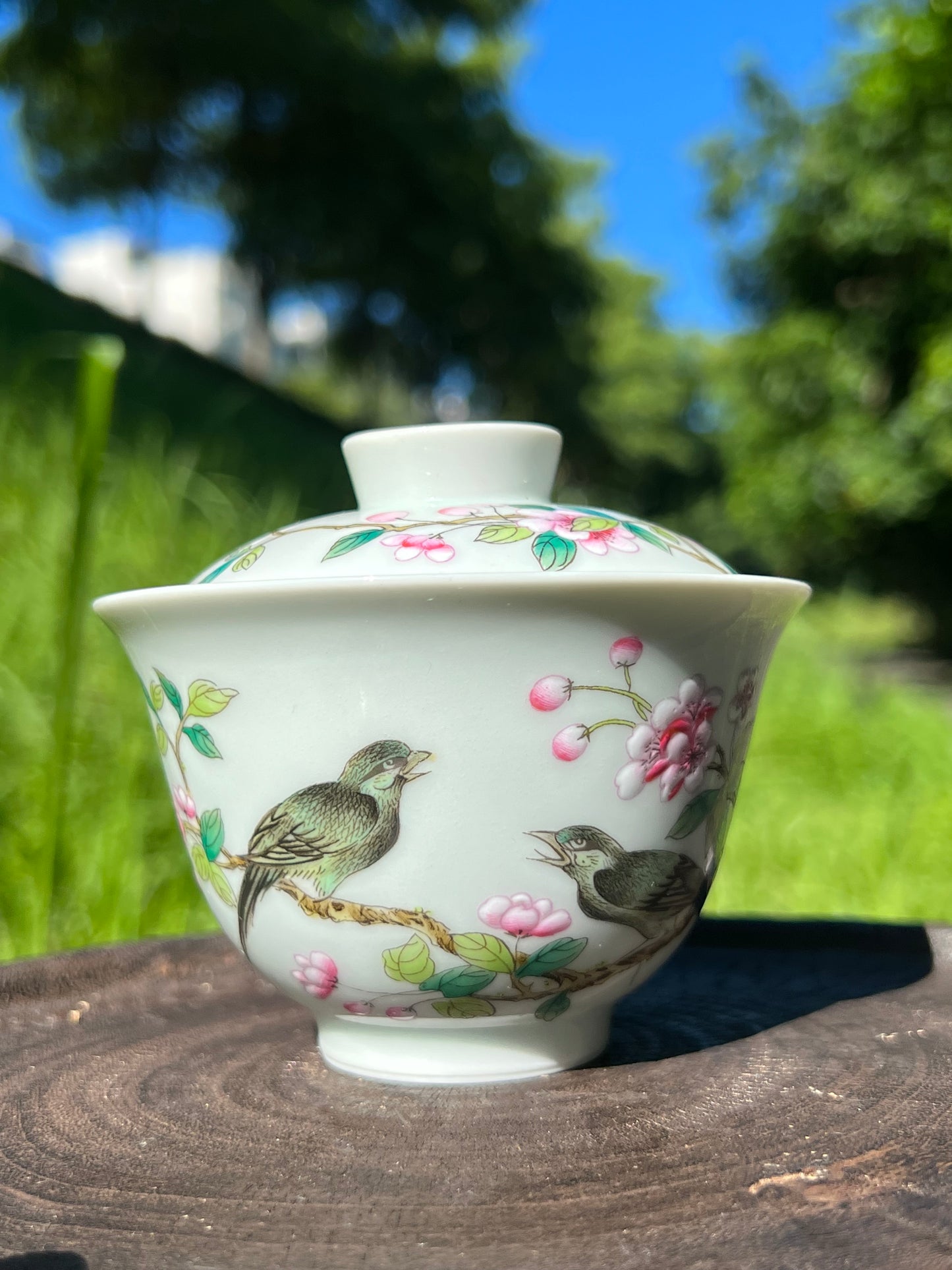 Handcrafted Chinese Handpainted Chinese Flower Bird Famille Rose Gaiwan Jingdezhen Master Ceramic Artwork