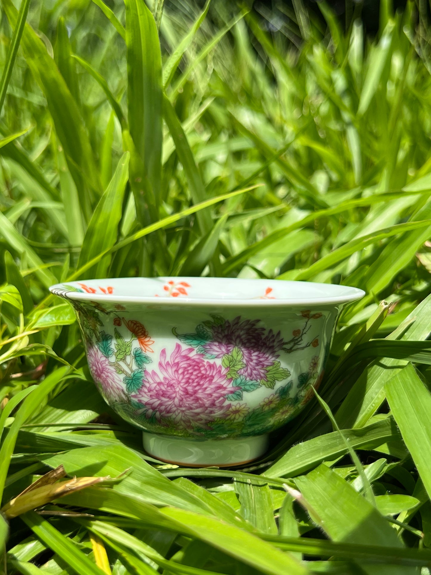 Handcrafted Chinese Hand Painted Chinese Chrysanthemum White Pottery Teacup Jingdezhen Master Cup Pottery Artwork