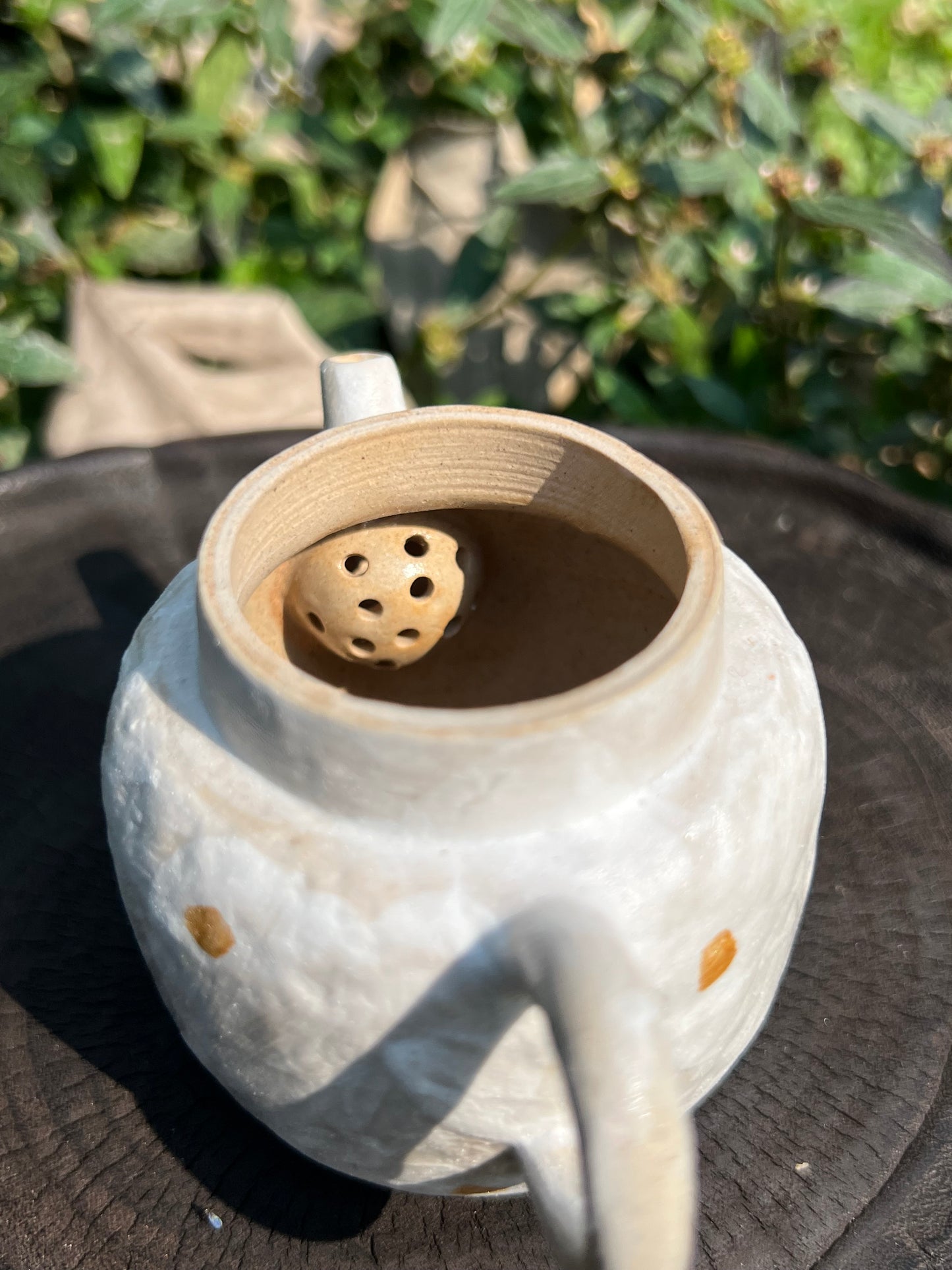 White New Chinese Style Simple Teapot Household Ceramics With Spherical Hole Filter Teapot Kungfu Teaware