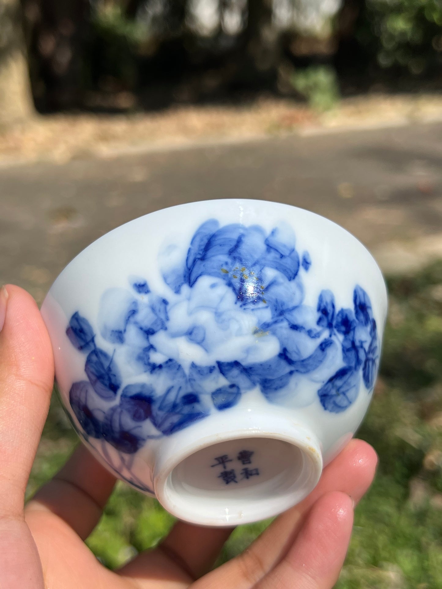 This is a Chinese Jingdezhen blue and white porcelain landscape teacup