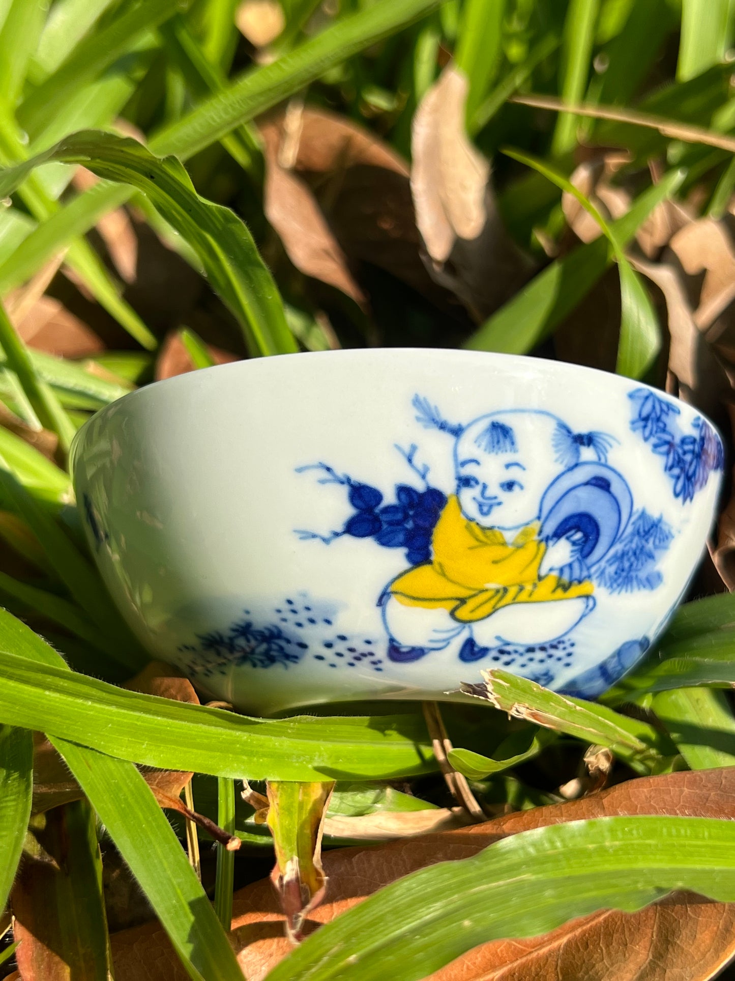 This is Chinese blue and white porcelain teacup. This is a ceramic teacup